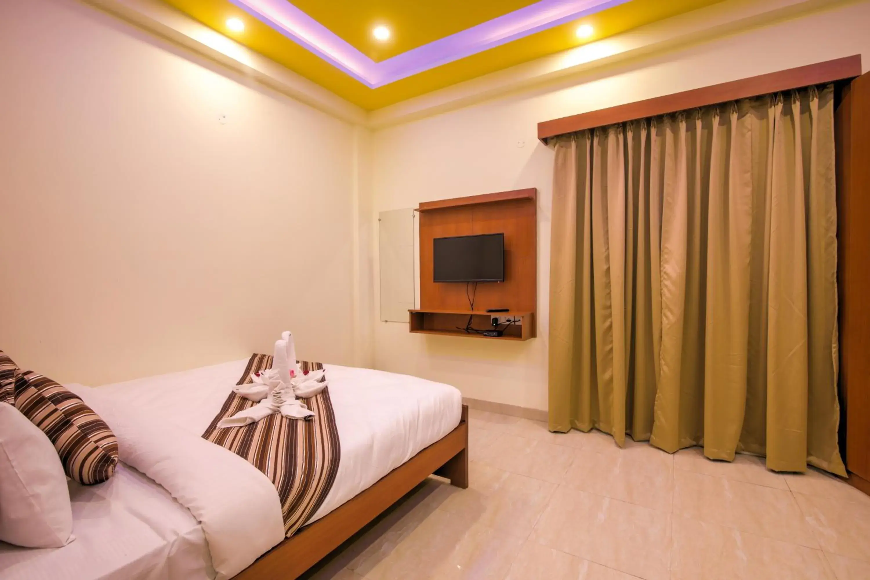 Deluxe Double Room with Balcony in Twin Towers Deluxe Double Room with Balcony in Twin Towers