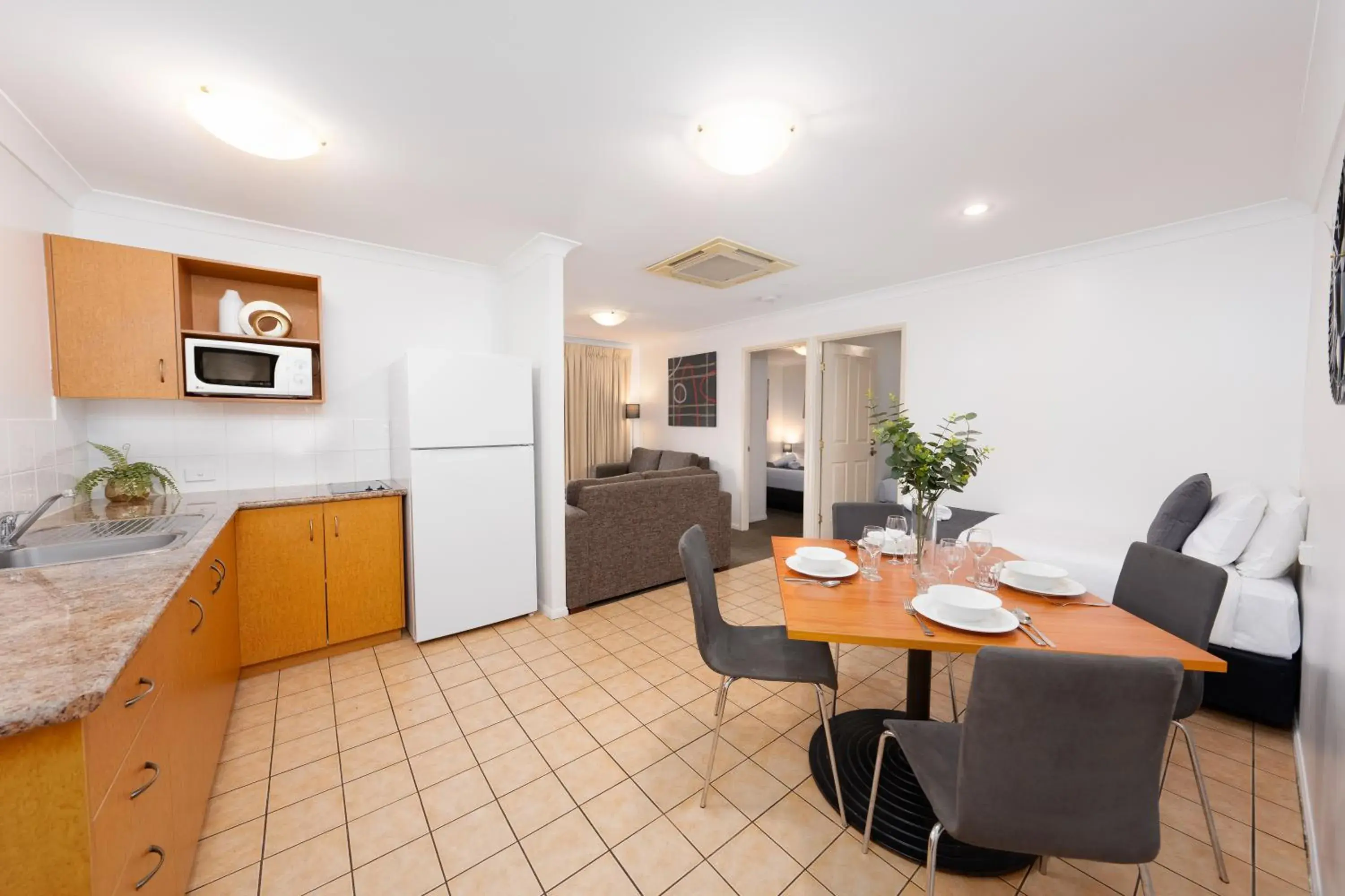 Two-Bedroom Suite in Best Western Tuscany on Tor Motor Inn Two-Bedroom Suite in Best Western Tuscany on Tor Motor Inn