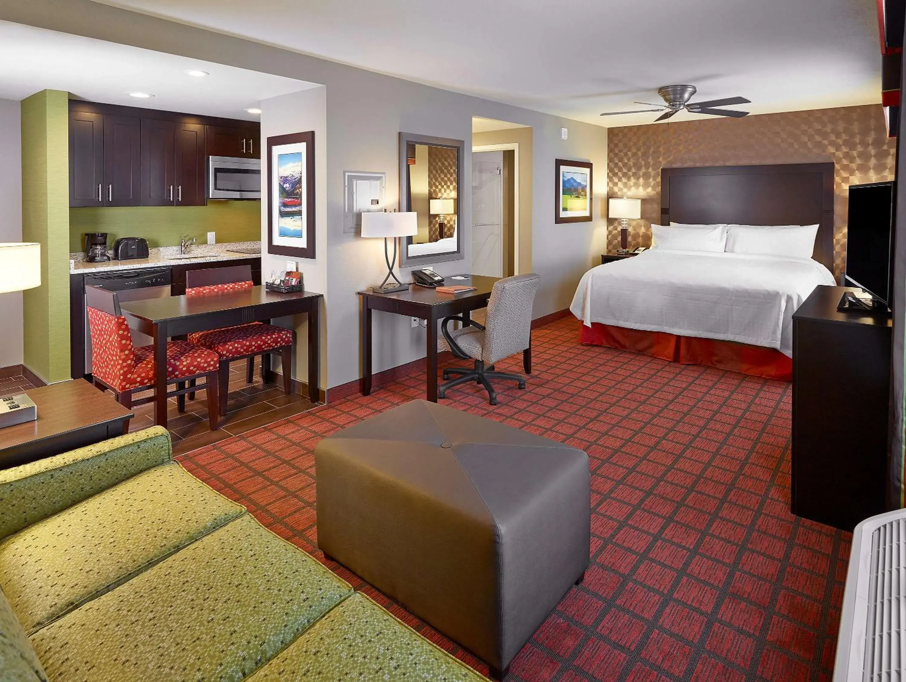 King Studio Suite - Non-Smoking in Homewood Suites Calgary Airport King Studio Suite - Non-Smoking in Homewood Suites Calgary Airport