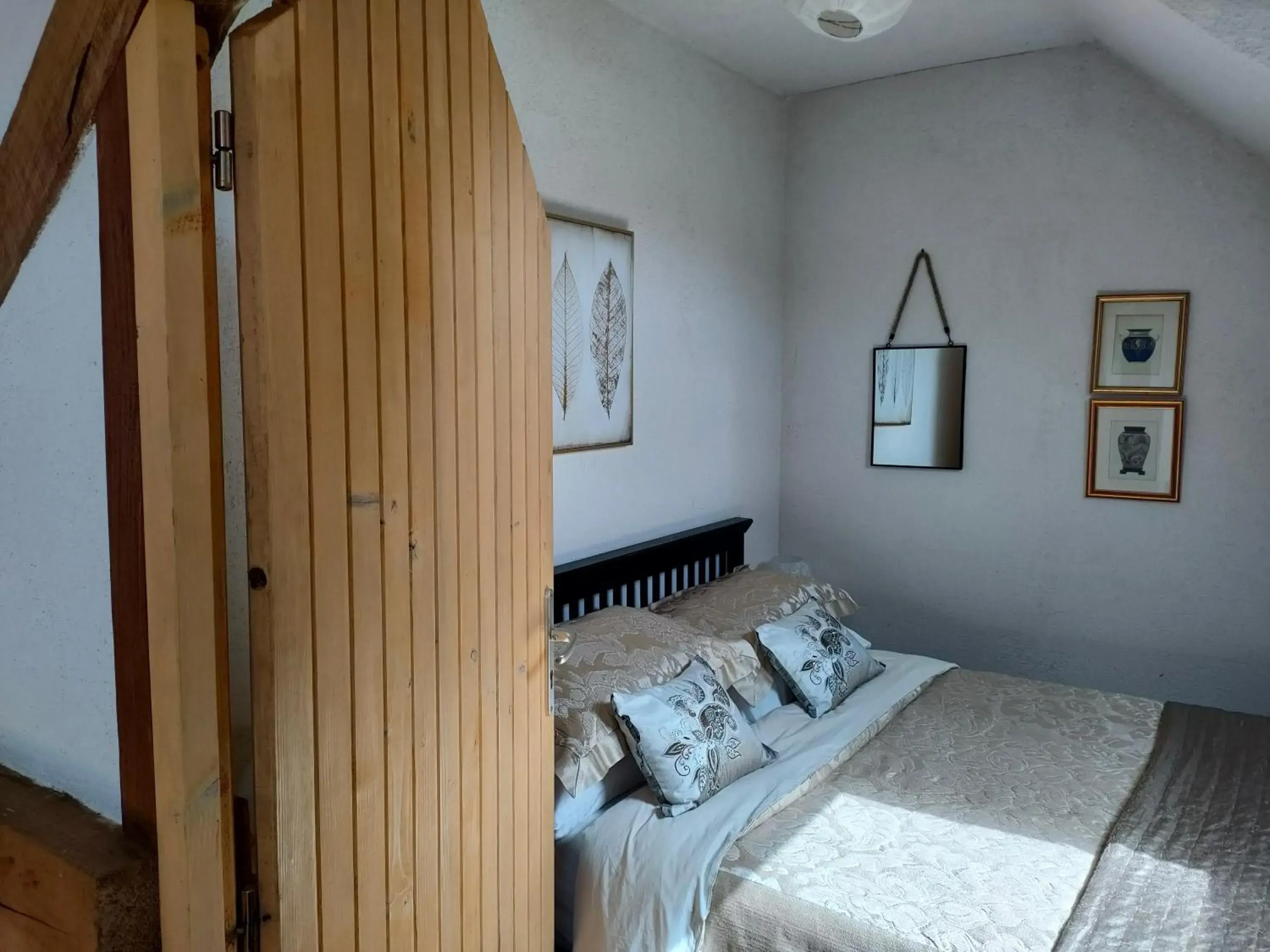 Standard Double Room in Les Bardinieres for Zoo Fleche Standard Double Room in Les Bardinieres for Zoo Fleche