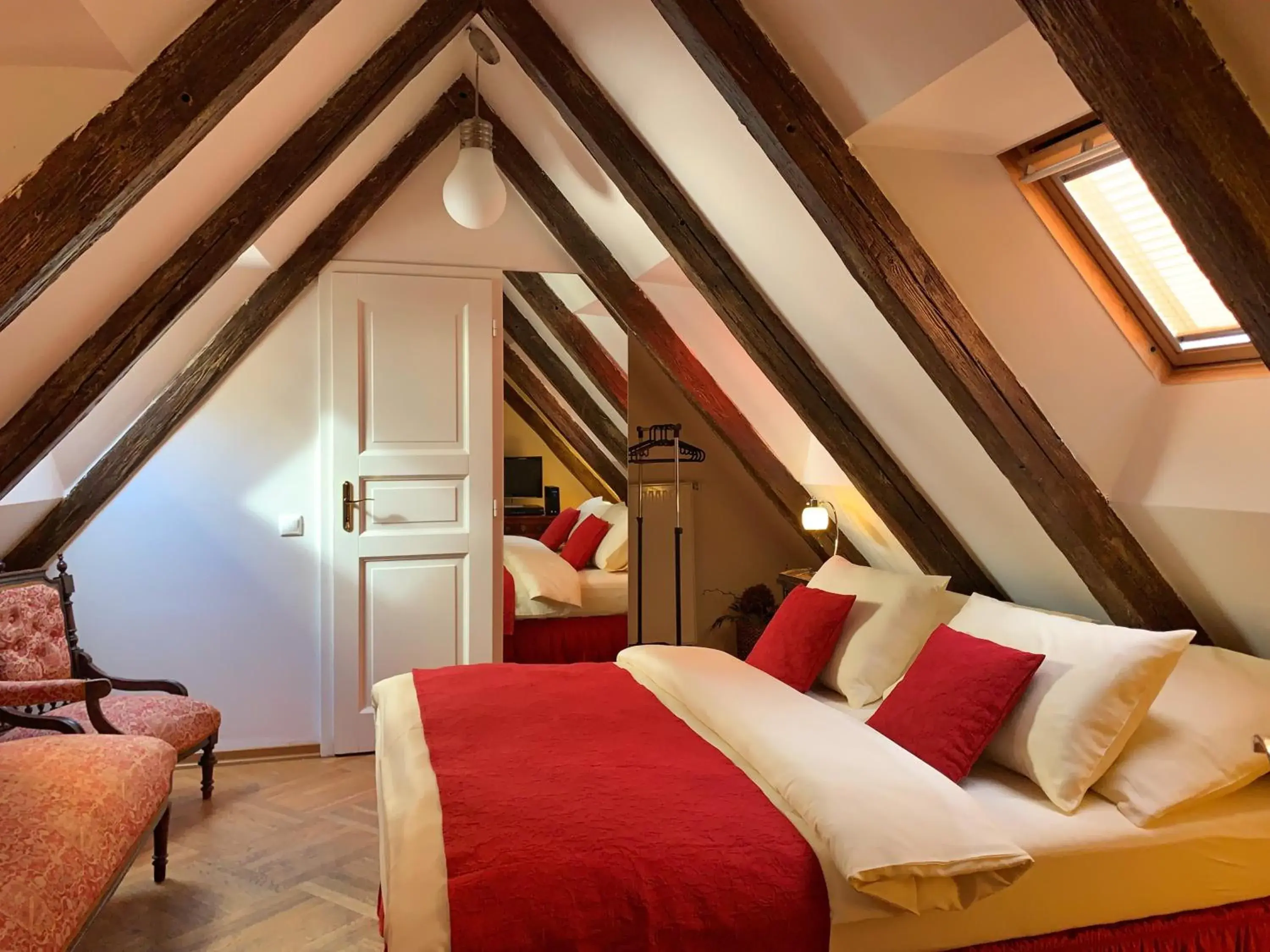 Economy Attic Double Room in Small Luxury Palace Residence Economy Attic Double Room in Small Luxury Palace Residence