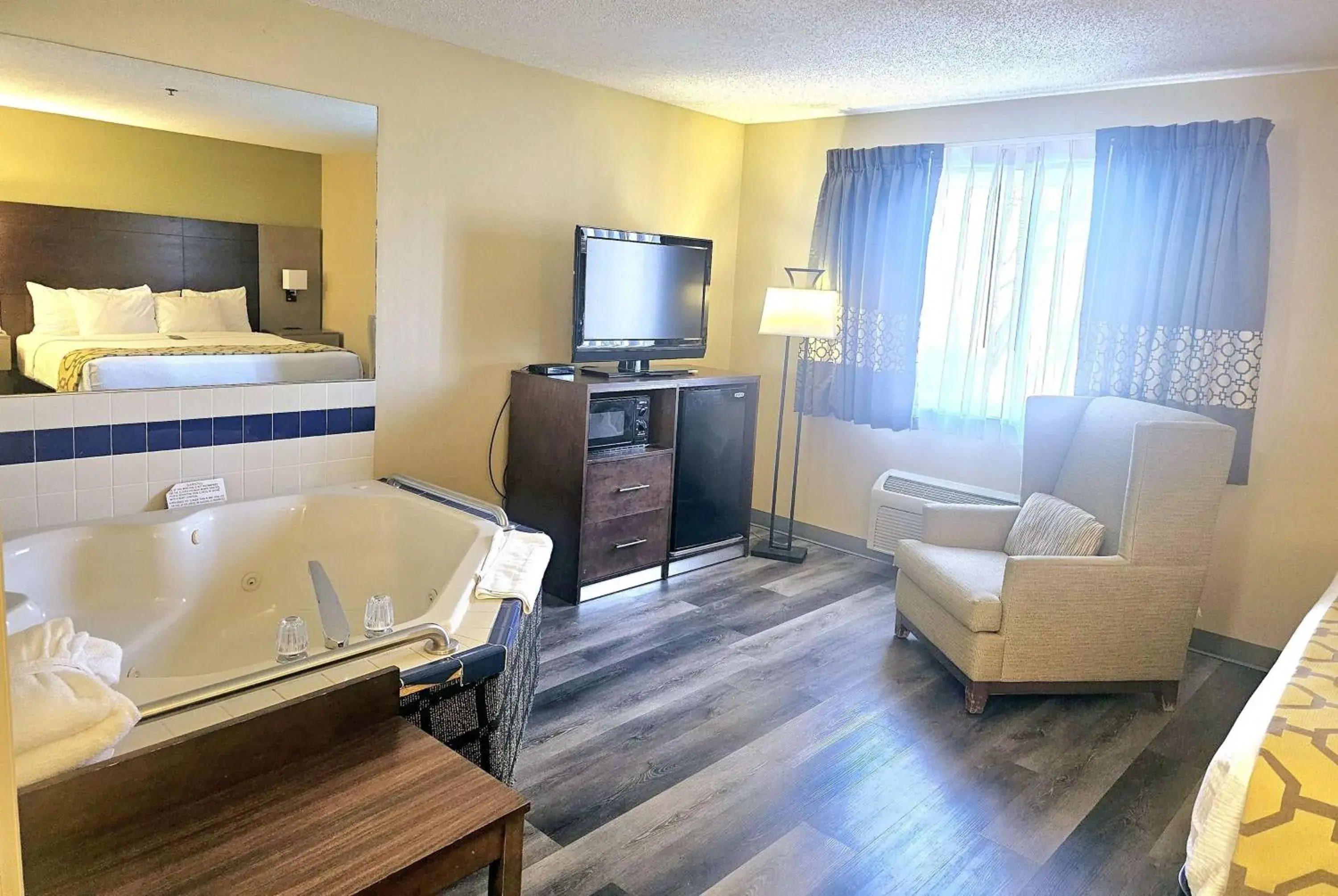 1 King Bed, Mobility Accessible Studio Suite, Hot Tub, Non-Smoking in Baymont by Wyndham Rolla 1 King Bed, Mobility Accessible Studio Suite, Hot Tub, Non-Smoking in Baymont by Wyndham Rolla