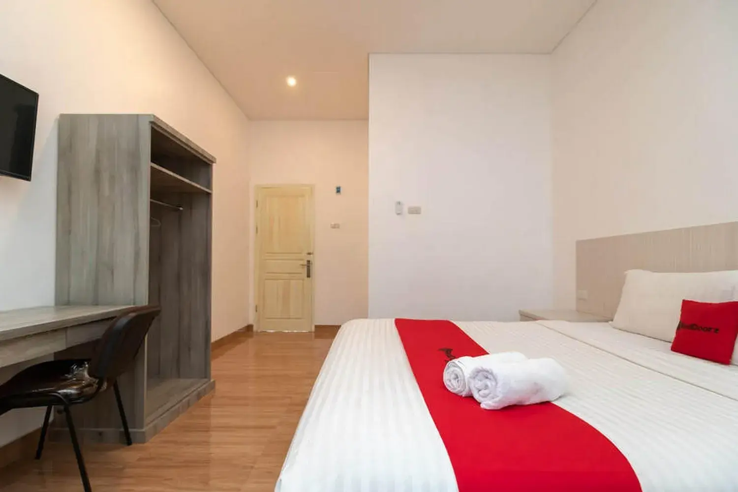 Deluxe Room in RedDoorz near Exit Tol Kotabaru ITERA Lampung Deluxe Room in RedDoorz near Exit Tol Kotabaru ITERA Lampung