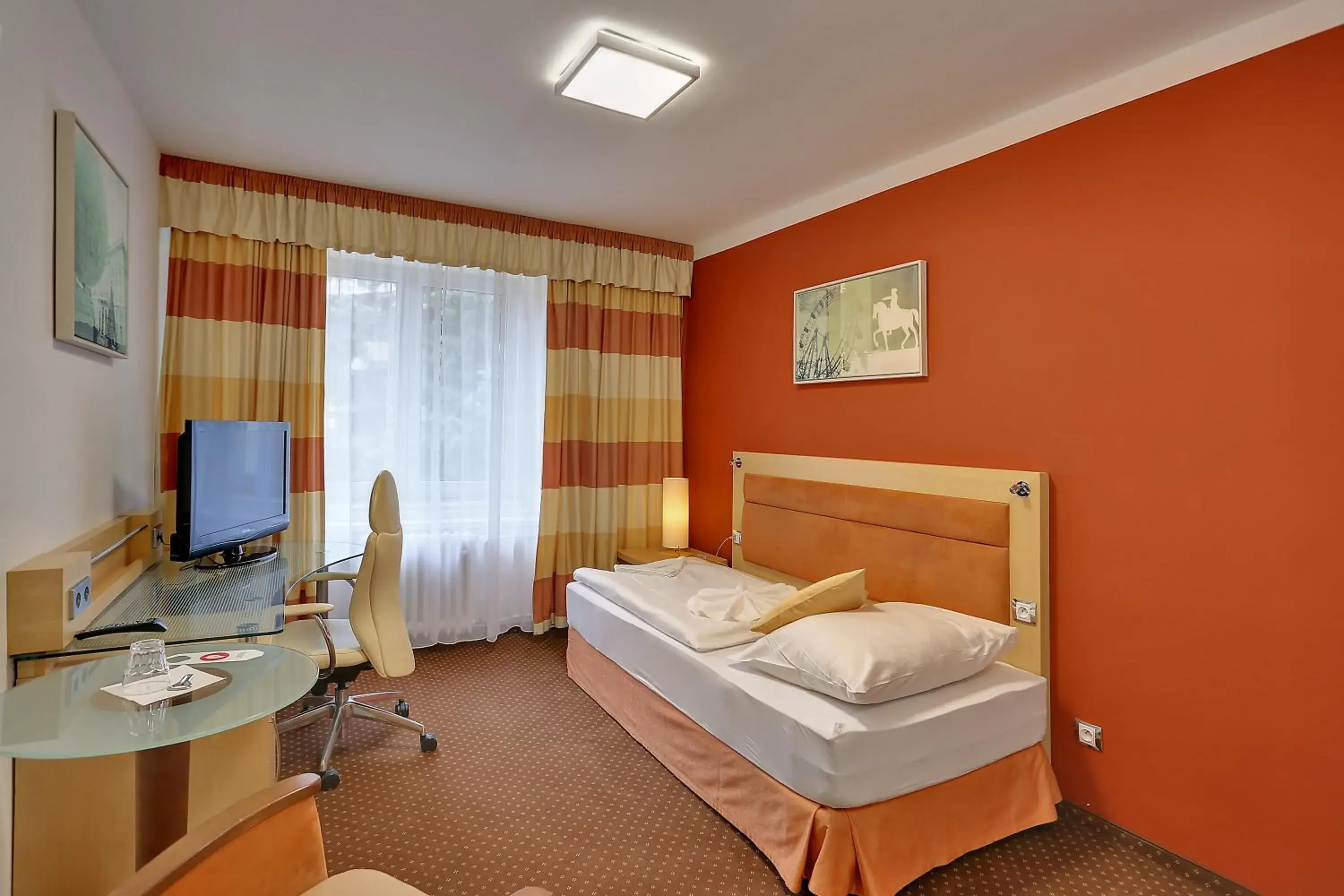 Single Room in Active & Wellness Hotel Subterra Single Room in Active & Wellness Hotel Subterra