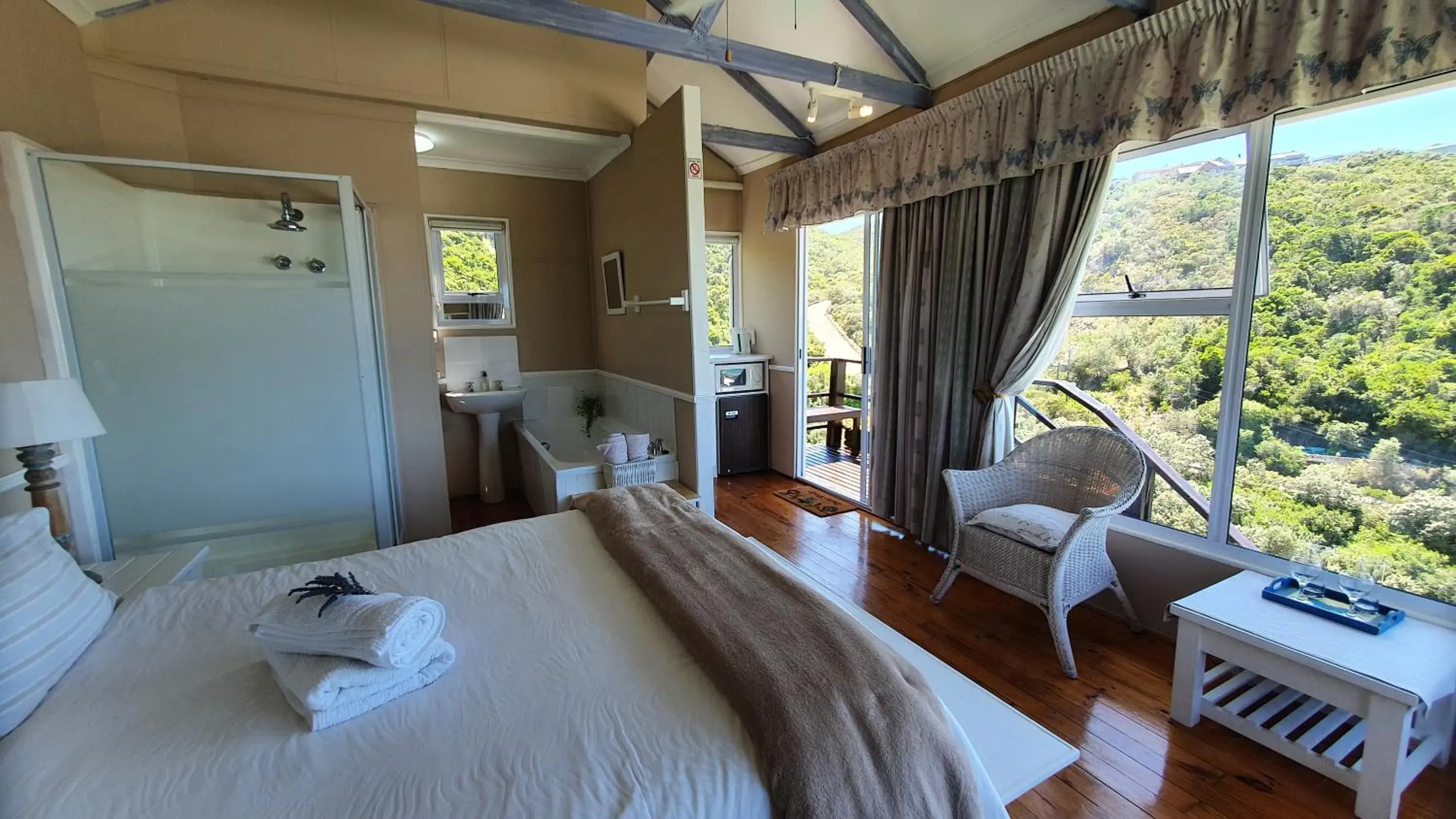 Double Room with Bath - single occupancy in The Tops Double Room with Bath - single occupancy in The Tops