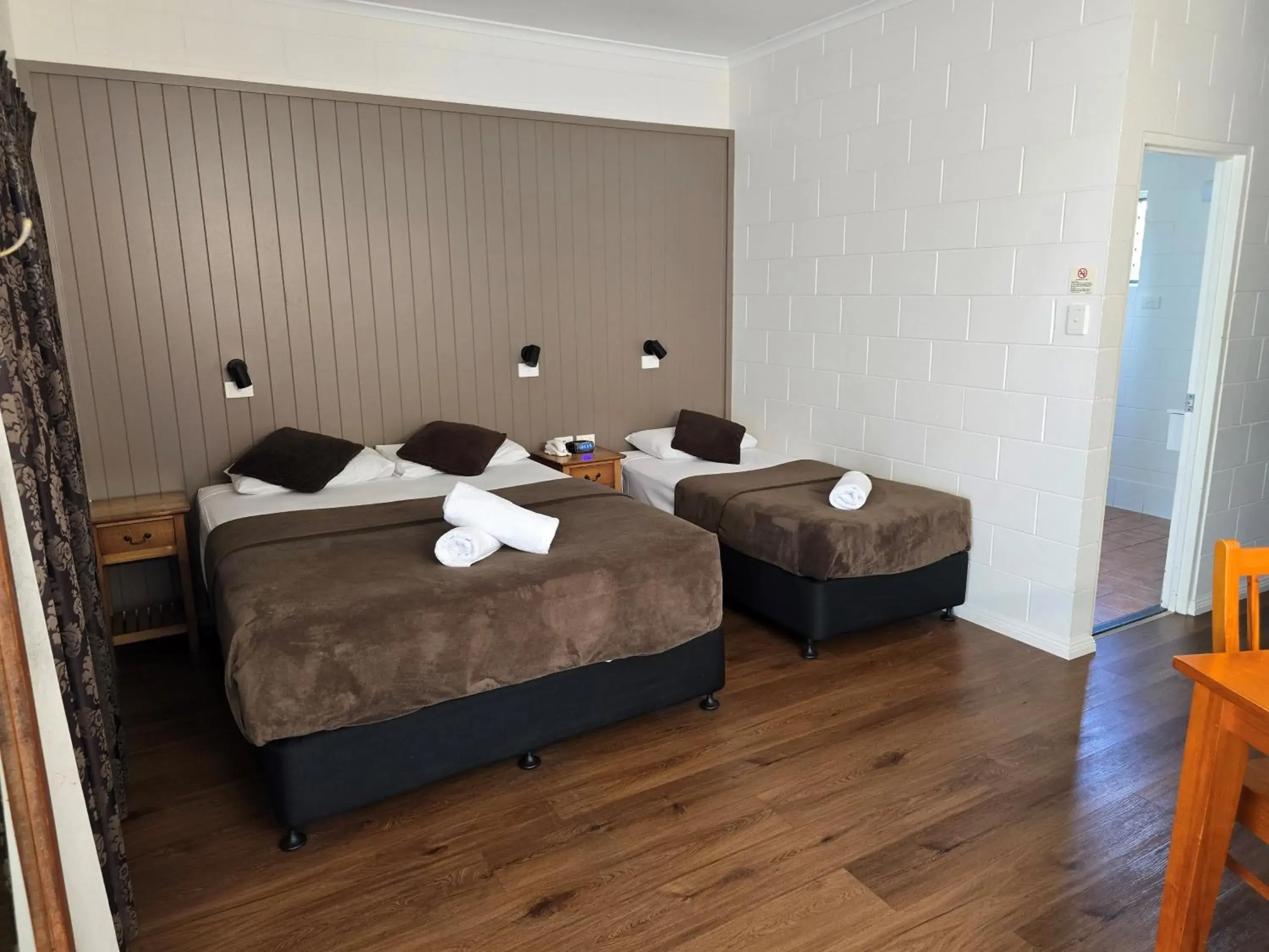 Family Room in Colonial Rose Motel Family Room in Colonial Rose Motel