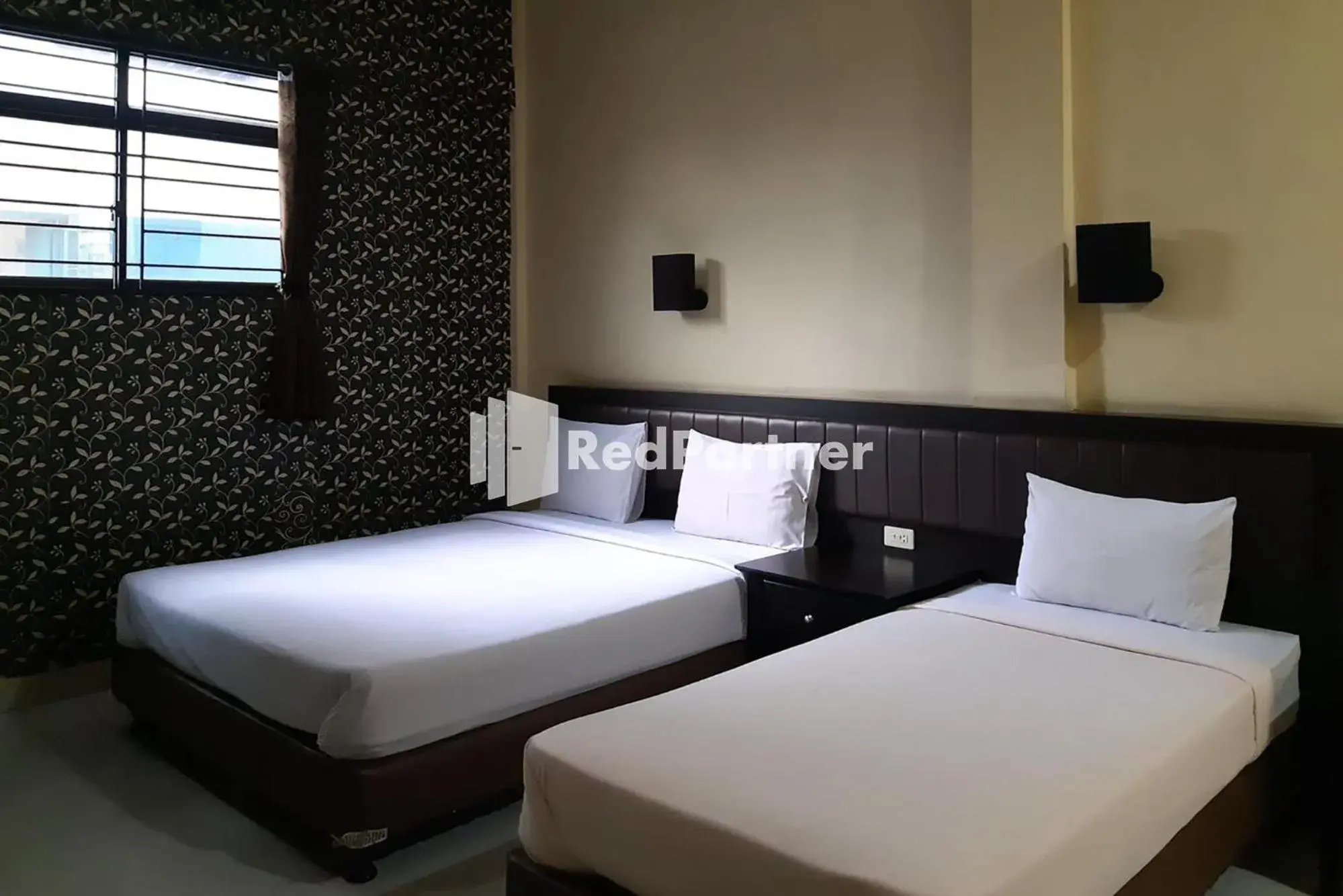 Family Room in Carolina Transit Medan Mitra RedDoorz Family Room in Carolina Transit Medan Mitra RedDoorz