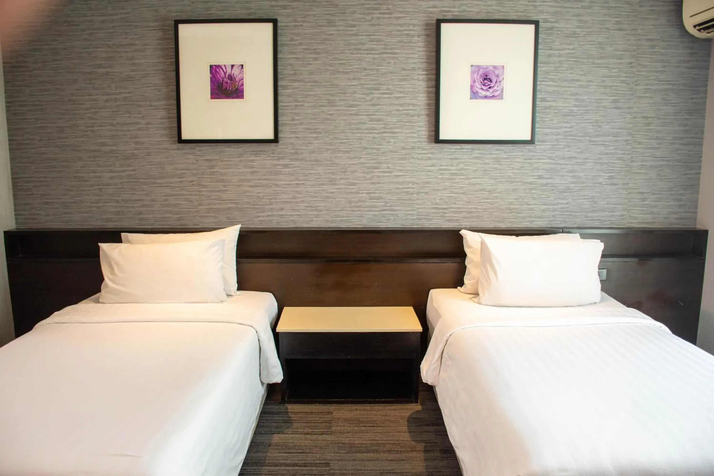 Deluxe Twin Room in Chor Cher The Luxury Green Hotel - SHA Extra Plus Deluxe Twin Room in Chor Cher The Luxury Green Hotel - SHA Extra Plus