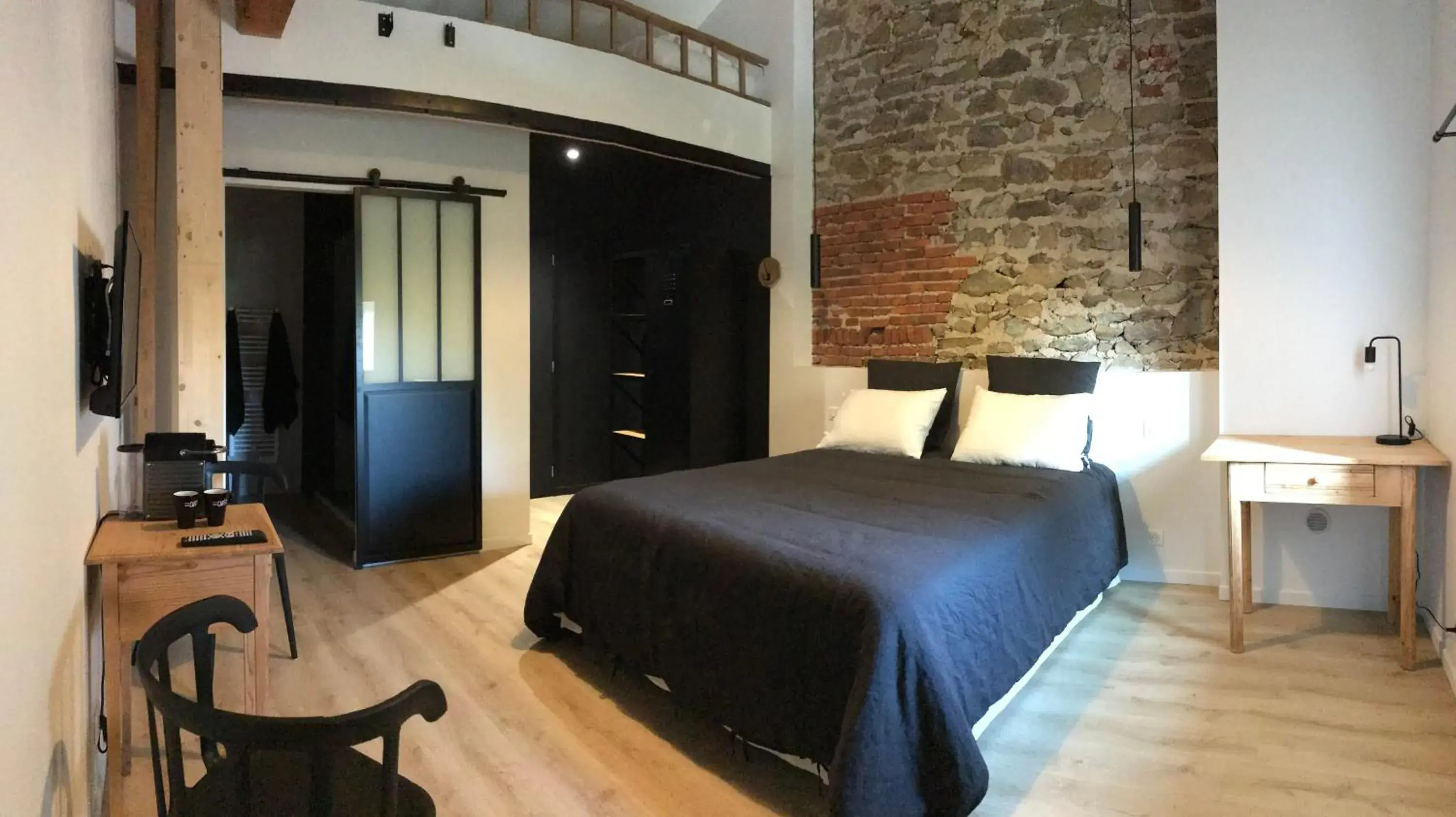 Double Room with Private Bathroom in Chambres d hôtes La clé des arches Double Room with Private Bathroom in Chambres d hôtes La clé des arches