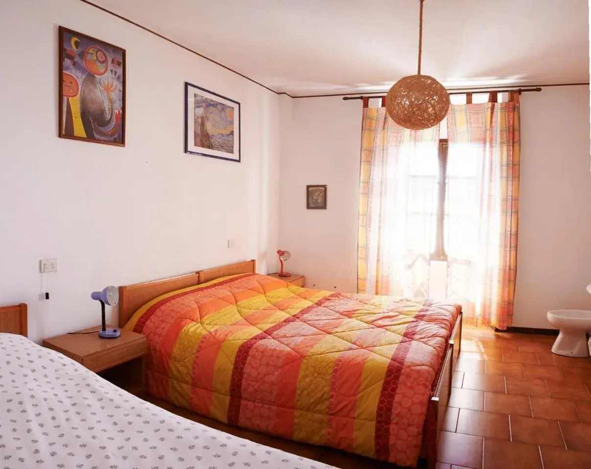 Double Room with Extra Bed with Shared Bathroom - Mountain and Lake View in Baita Bondella Double Room with Extra Bed with Shared Bathroom - Mountain and Lake View in Baita Bondella