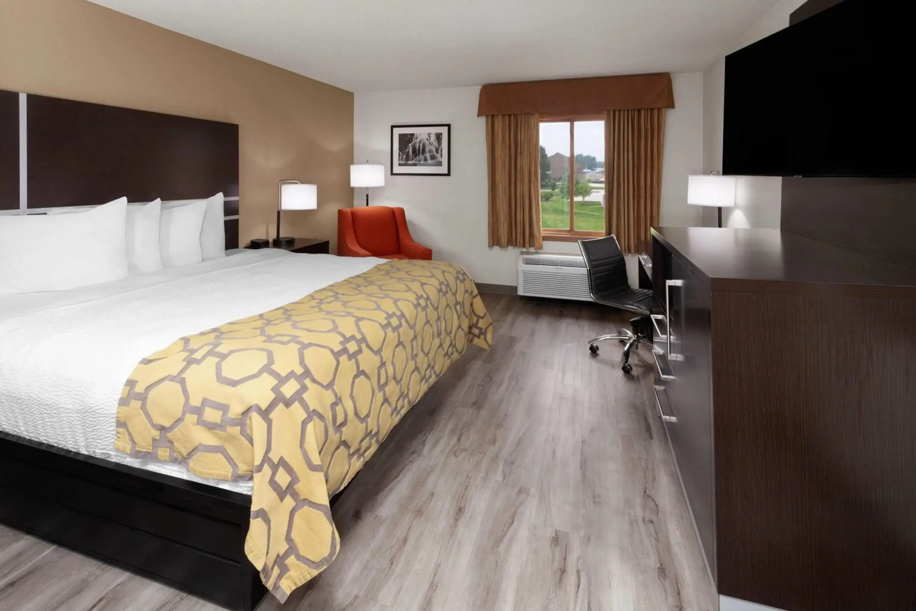 King Room - Non-Smoking in Baymont by Wyndham Green Bay King Room - Non-Smoking in Baymont by Wyndham Green Bay