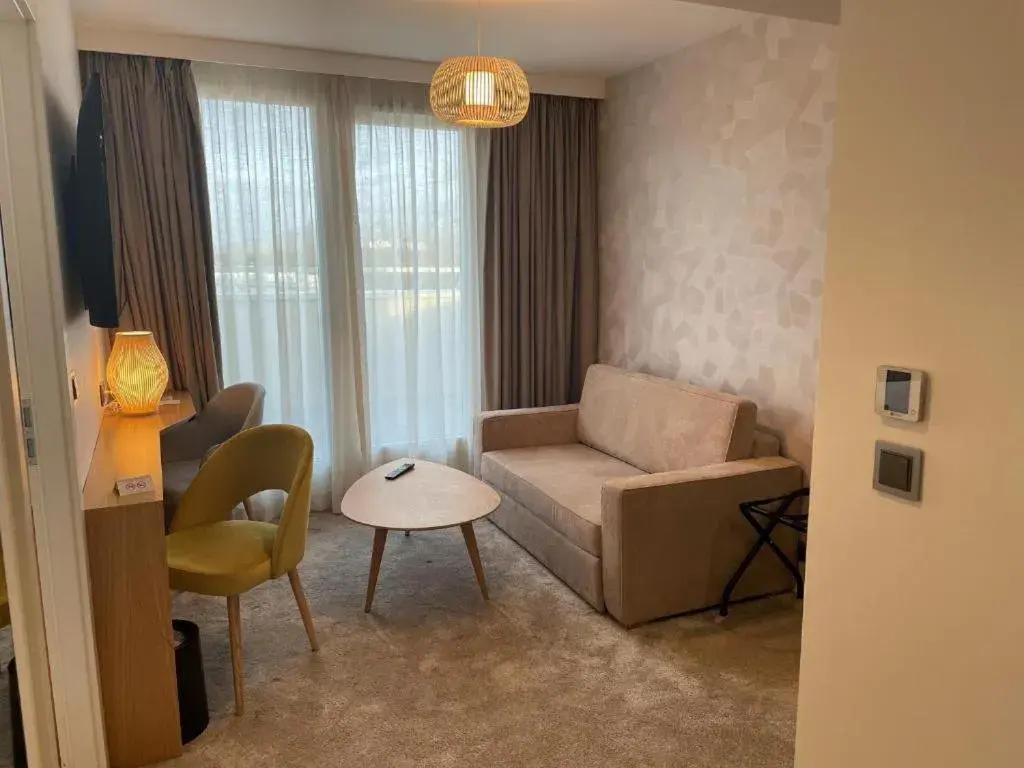 One-Bedroom Suite in Brit Hotel Paris Orly Rungis One-Bedroom Suite in Brit Hotel Paris Orly Rungis