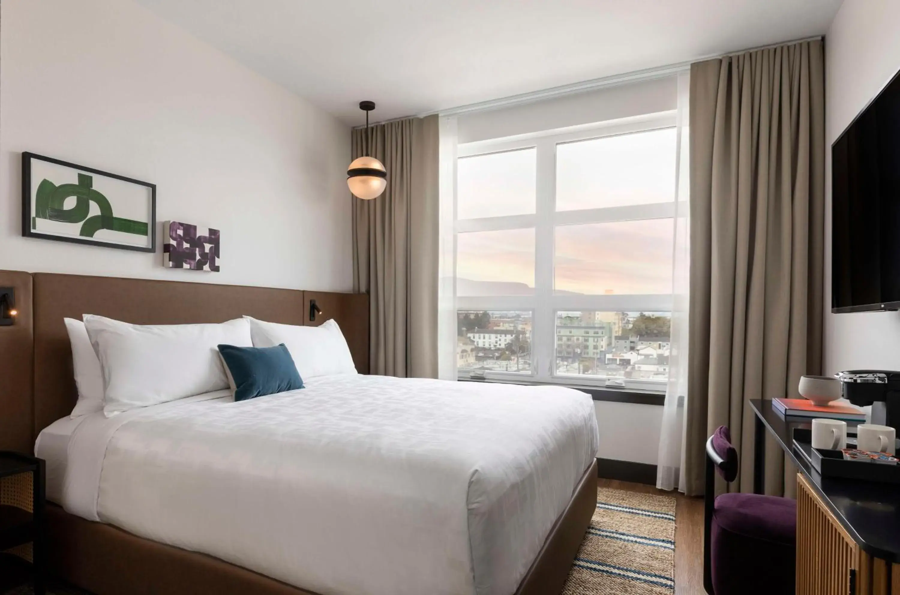 Urban King Room with Tub - Mobility Accessible in Kissel Uptown Oakland, in the Unbound Collection by Hyatt Urban King Room with Tub - Mobility Accessible in Kissel Uptown Oakland, in the Unbound Collection by Hyatt