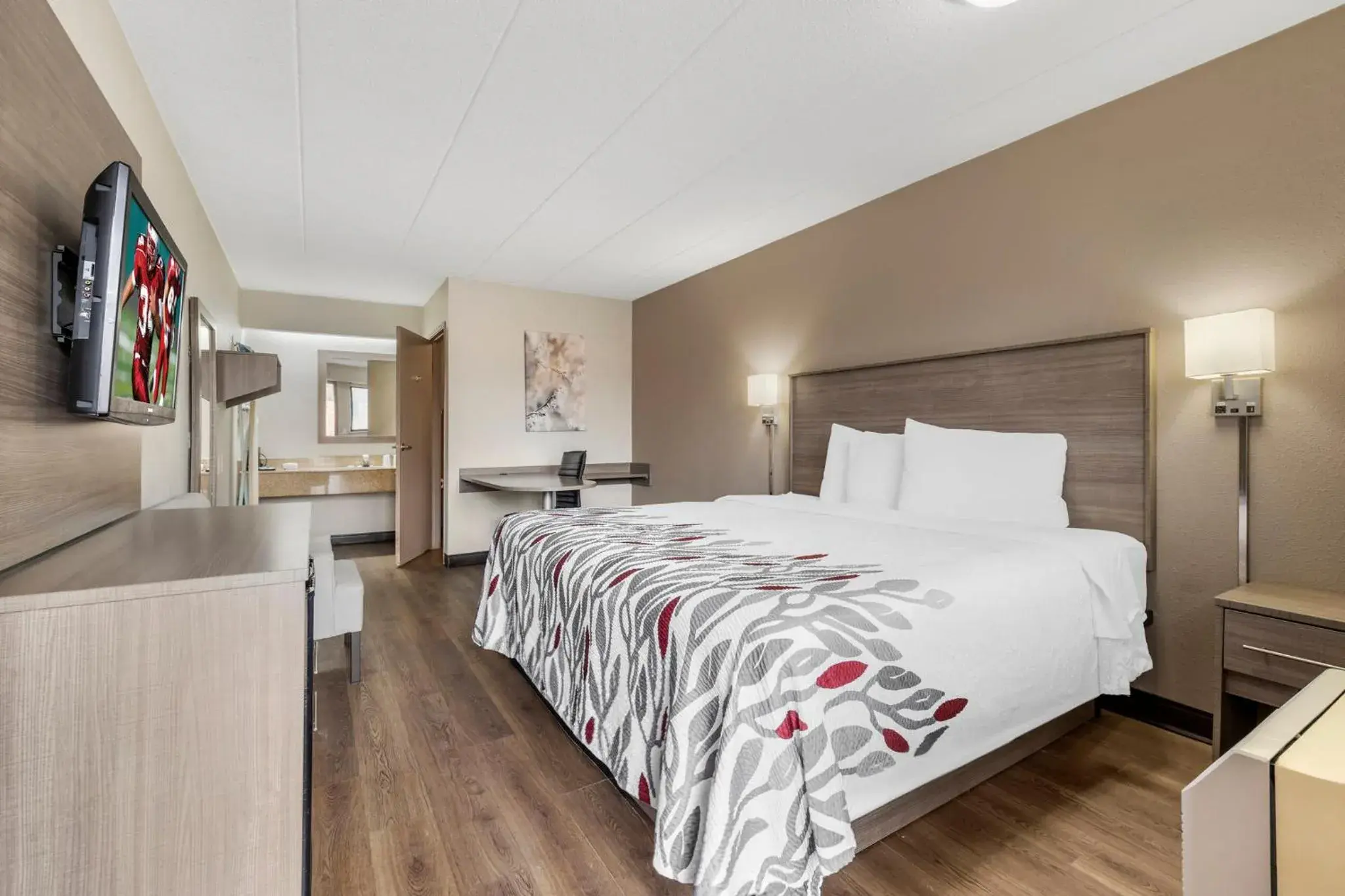 Superior King Room Non-Smoking in Red Roof Inn Parsippany Superior King Room Non-Smoking in Red Roof Inn Parsippany