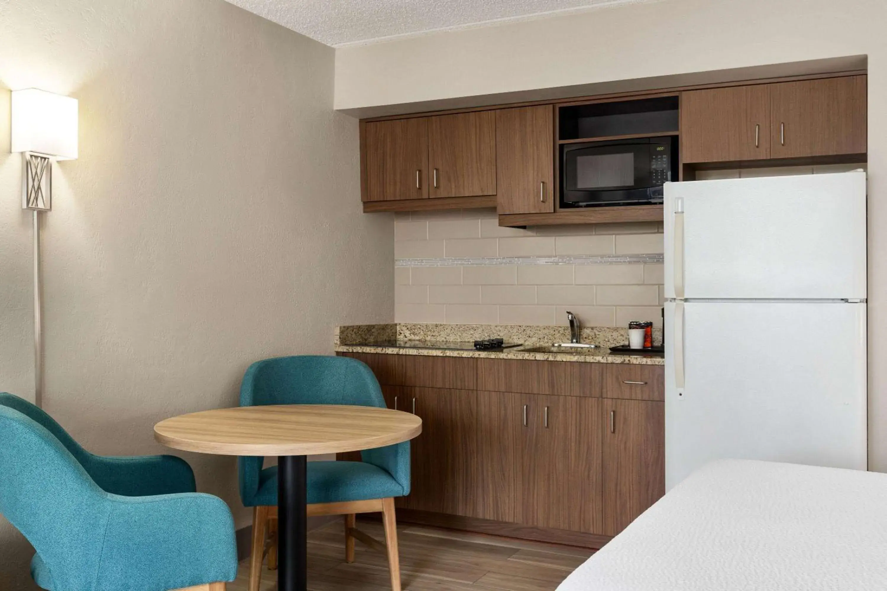 1 Queen Bed with Kitchen / Smoking in Days Inn by Wyndham Cocoa Beach Port Canaveral 1 Queen Bed with Kitchen / Smoking in Days Inn by Wyndham Cocoa Beach Port Canaveral