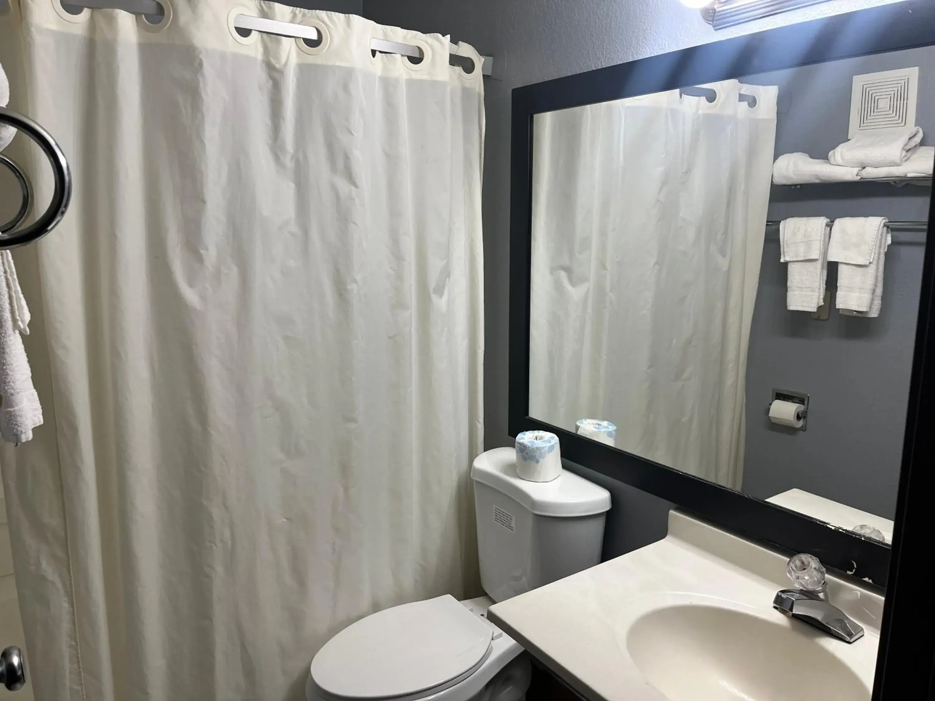 Family Room - Disability Access/Non-Smoking in Rodeway Inn Family Room - Disability Access/Non-Smoking in Rodeway Inn