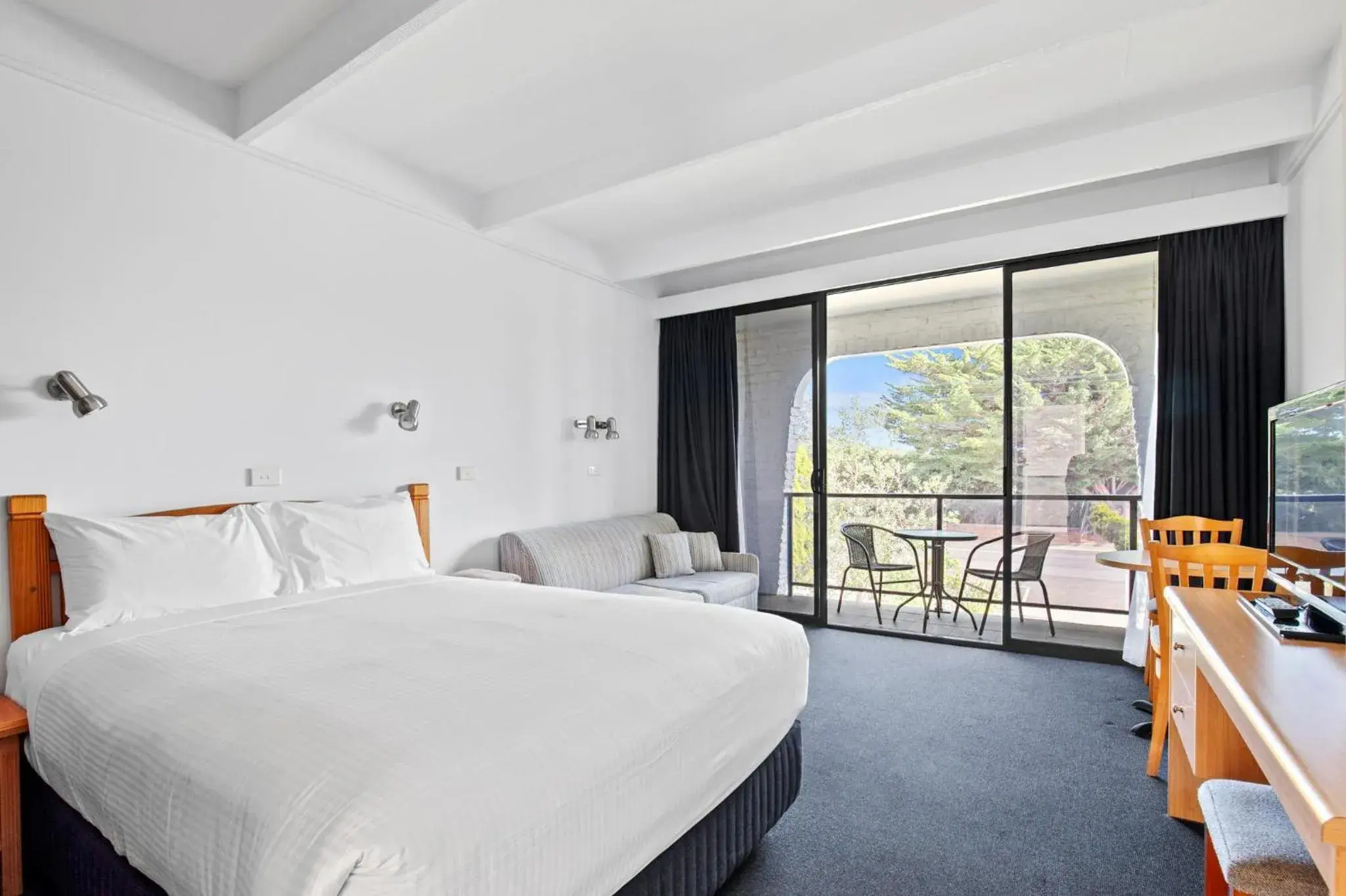 Premium Queen Room in Banjo Paterson Motor Inn Premium Queen Room in Banjo Paterson Motor Inn