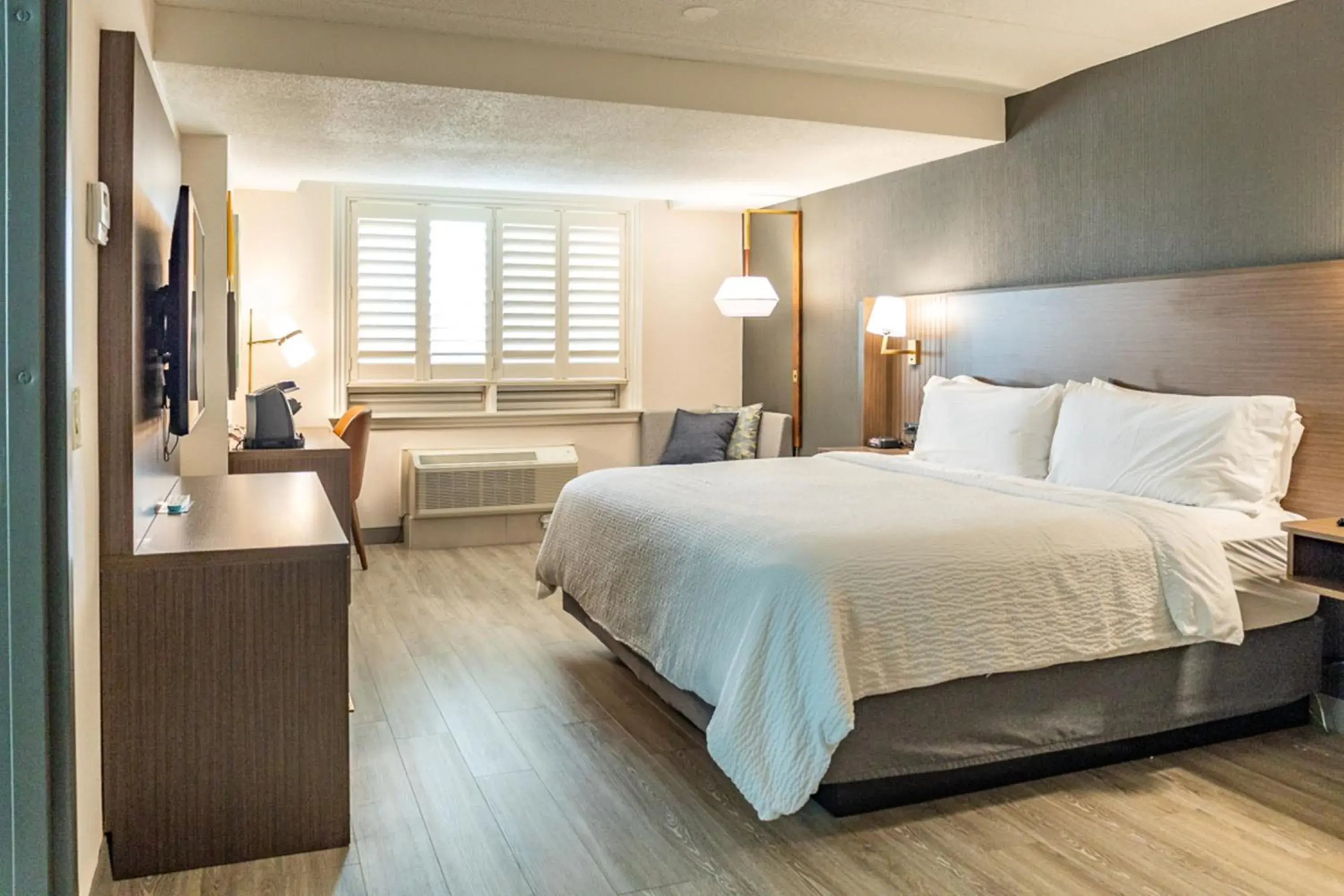 King Suite with Spa Bath in Holiday Inn Hotel & Suites St.Catharines-Niagara by IHG King Suite with Spa Bath in Holiday Inn Hotel & Suites St.Catharines-Niagara by IHG