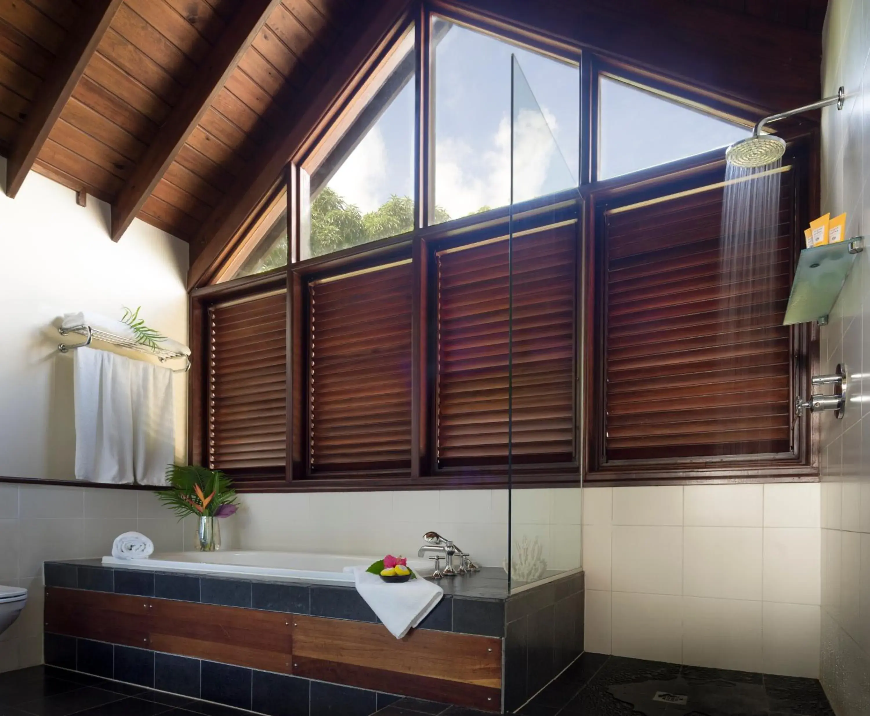 Bay View Junior Suite 2 Twin Beds in Zoetry Marigot Bay - All Inclusive Bay View Junior Suite 2 Twin Beds in Zoetry Marigot Bay - All Inclusive