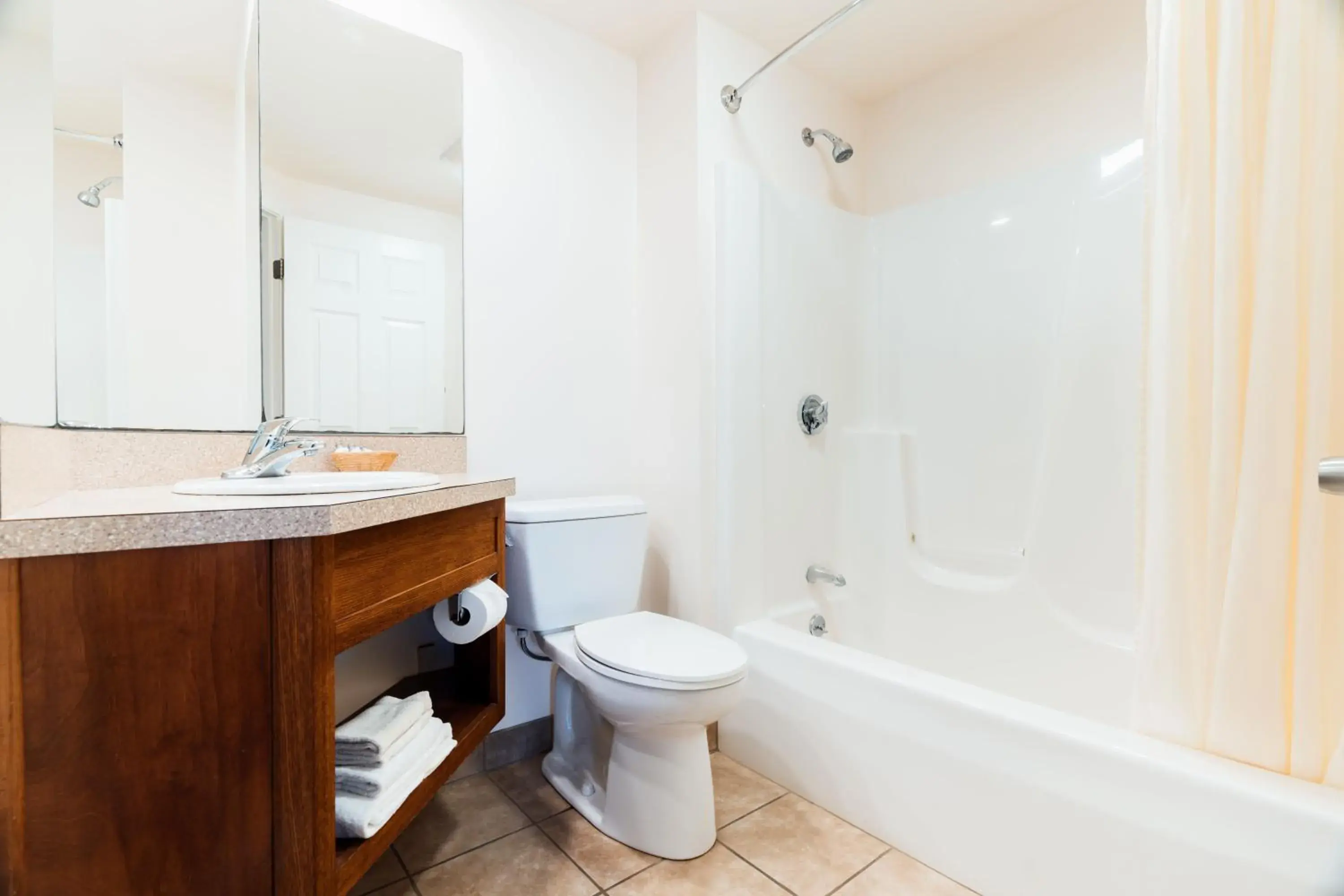 Double Room with Two Double Beds in Yankee Clipper Motel Double Room with Two Double Beds in Yankee Clipper Motel