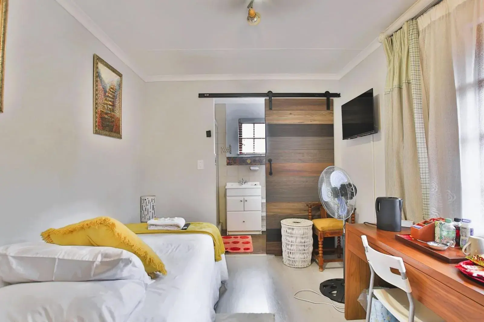 Standard Single Room - single occupancy in Mereke Manor Standard Single Room - single occupancy in Mereke Manor