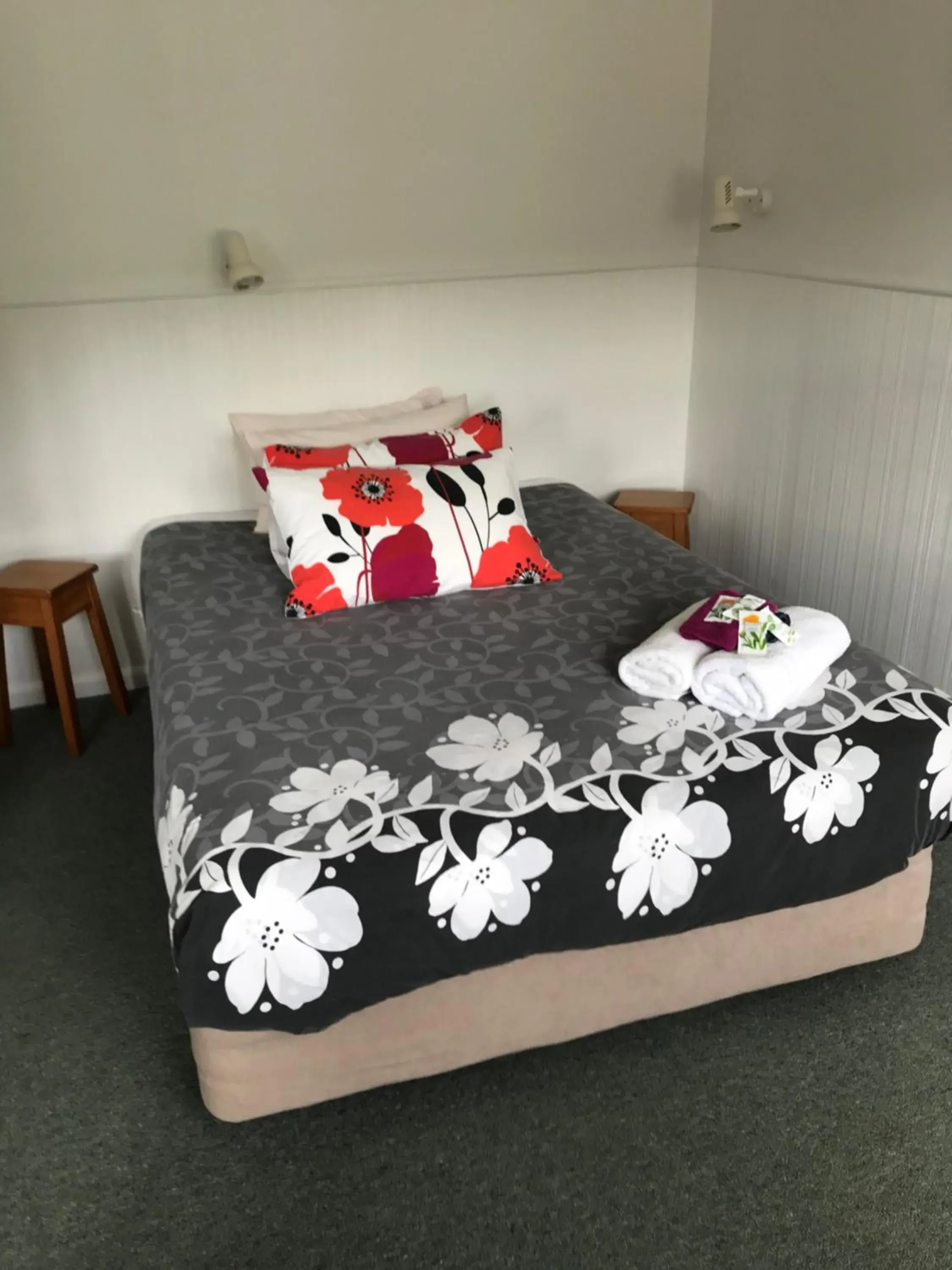 Double or Twin Room with Shared Bathroom in Picton House B&B and Motel Double or Twin Room with Shared Bathroom in Picton House B&B and Motel