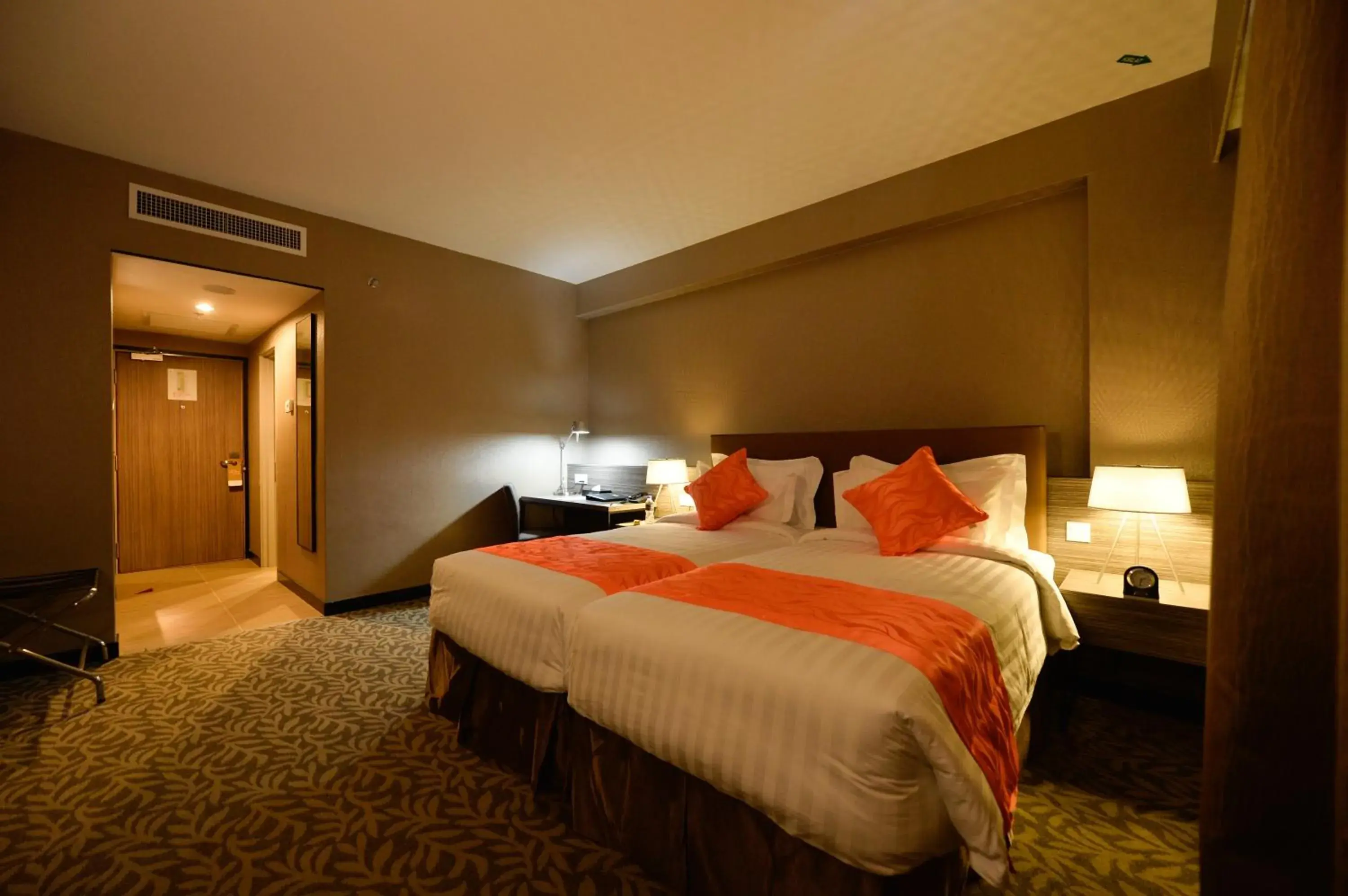 Deluxe Twin Room in Grand Alora Hotel Deluxe Twin Room in Grand Alora Hotel