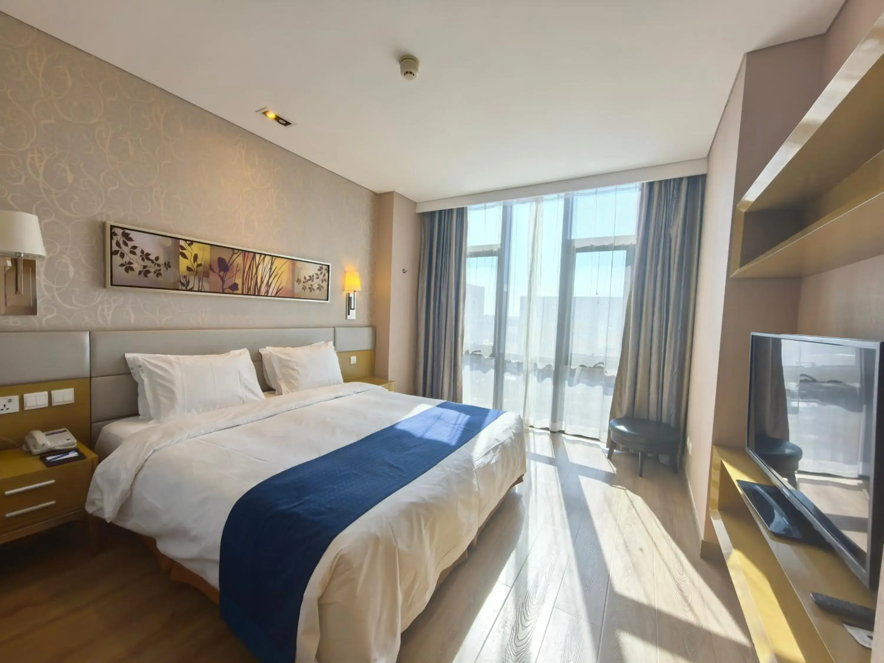Two-Bedroom Suite in Holiday Inn Express Beijing Yizhuang by IHG - Taxi 1 Hour to International Airport and 800 Meters to the Nearby Subway Two-Bedroom Suite in Holiday Inn Express Beijing Yizhuang by IHG - Taxi 1 Hour to International Airport and 800 Meters to the Nearby Subway