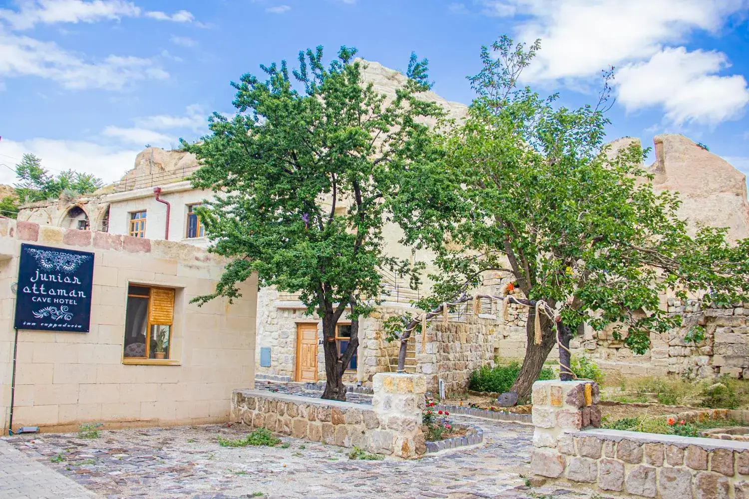 Junior Ottoman Cave Junior Ottoman Cave