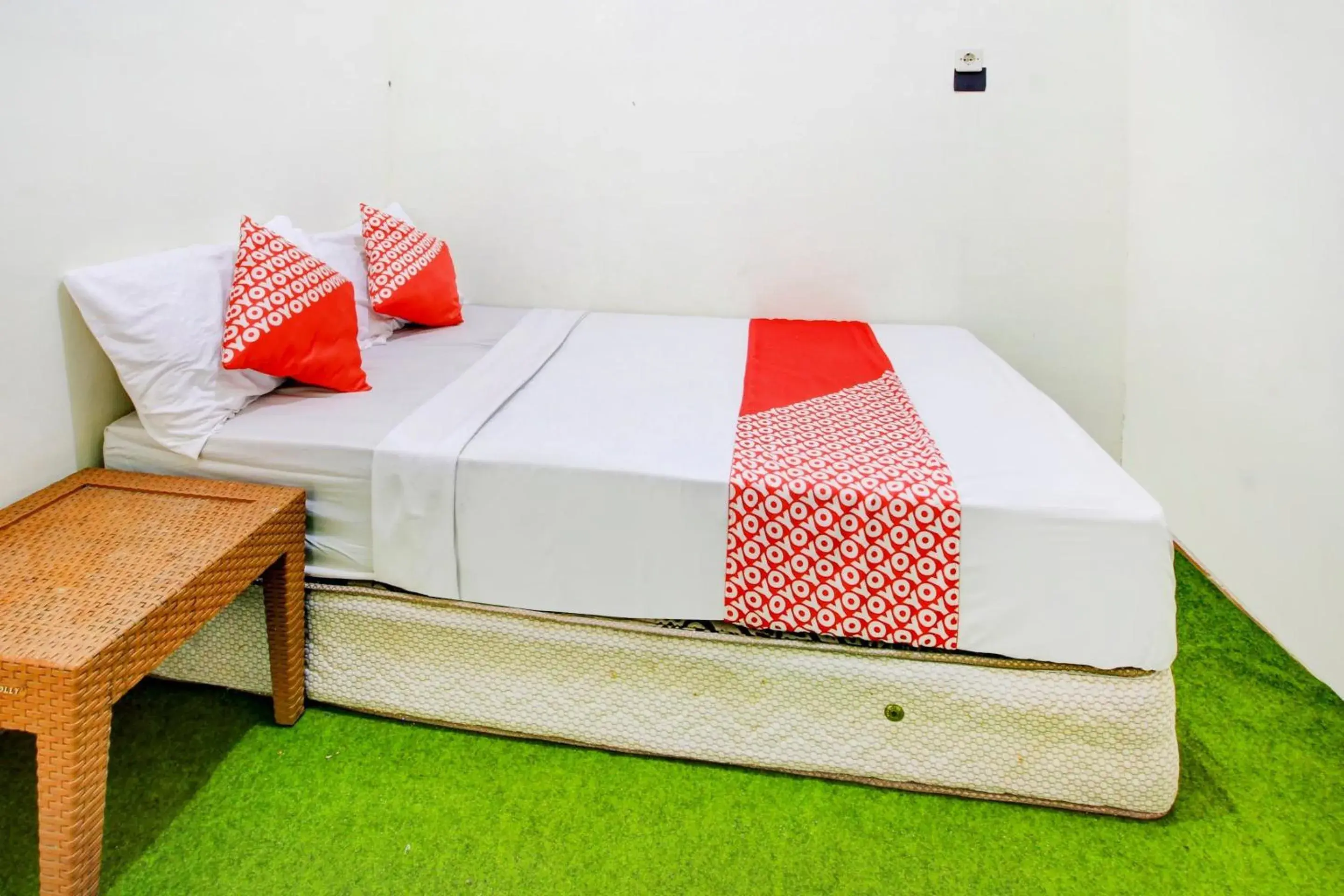 Economy Double Room in Hotel O Zeevanna Guest House Syariah Economy Double Room in Hotel O Zeevanna Guest House Syariah