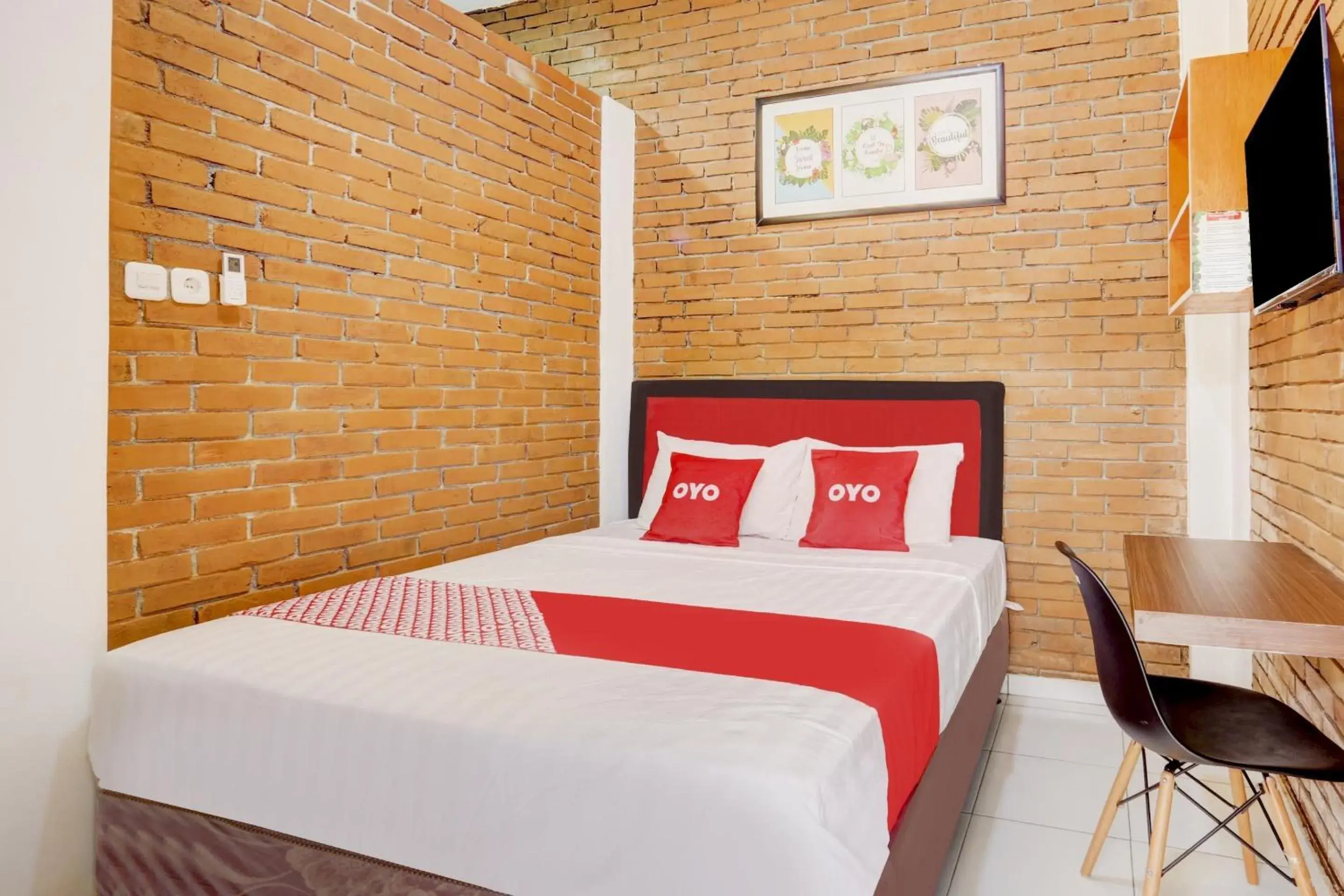 Standard Double Room in Hotel O D Kost In Kandri Semarang Standard Double Room in Hotel O D Kost In Kandri Semarang