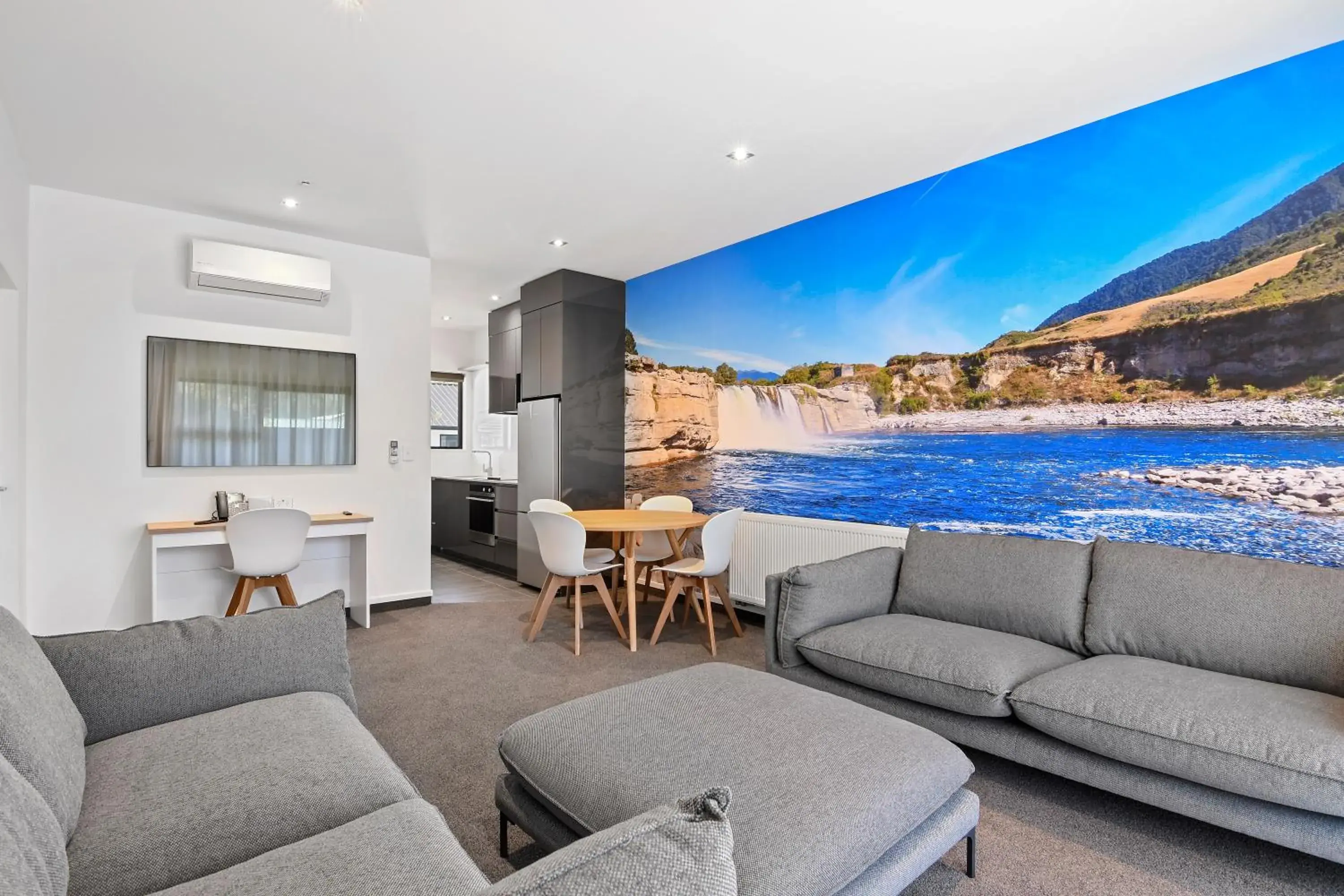 Family Room with Bathroom in Grand Suites Murchison Family Room with Bathroom in Grand Suites Murchison