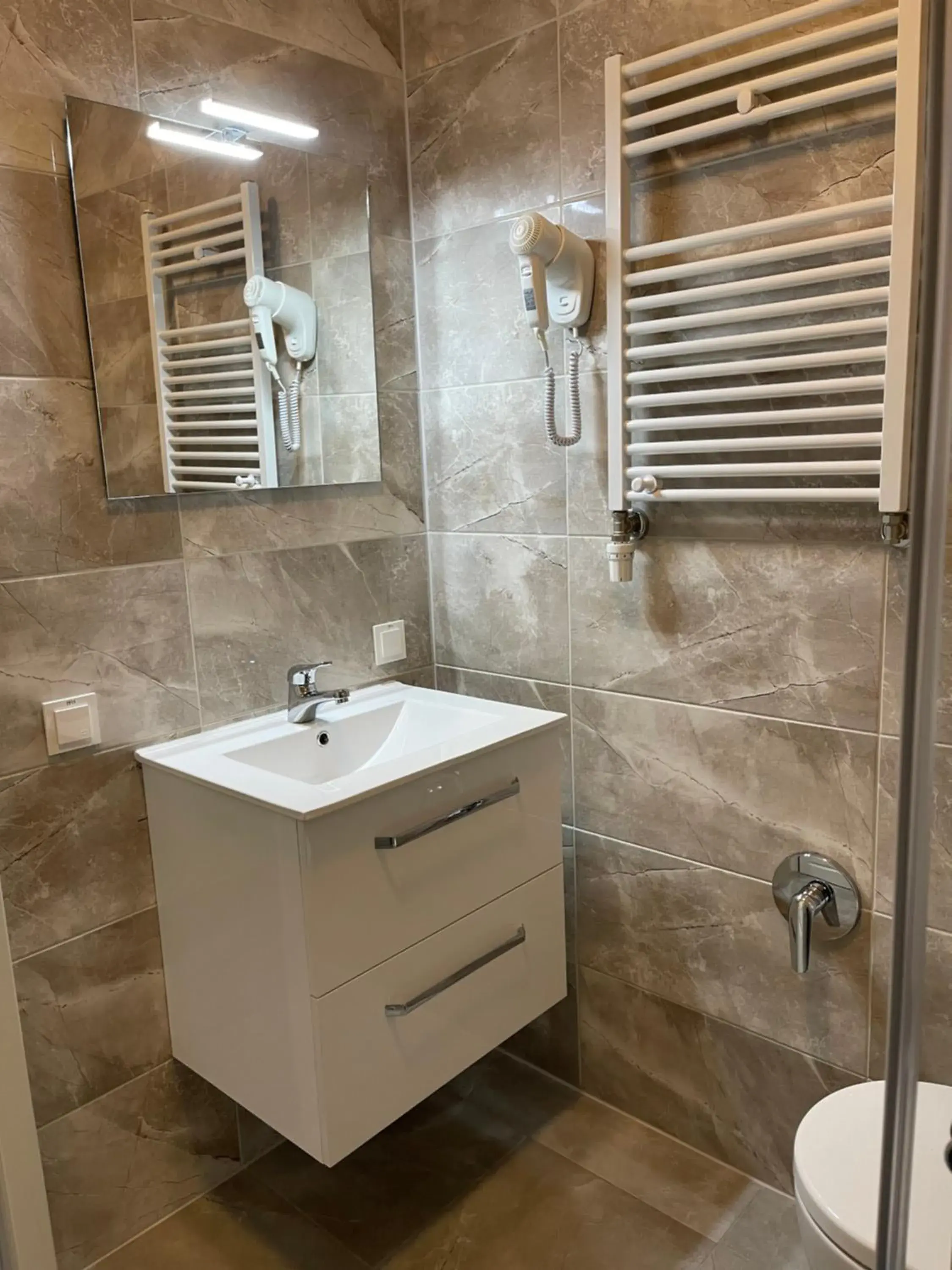 Double or Twin Room with Shower - single occupancy in Hannover Zimmervermietung Mardino Double or Twin Room with Shower - single occupancy in Hannover Zimmervermietung Mardino