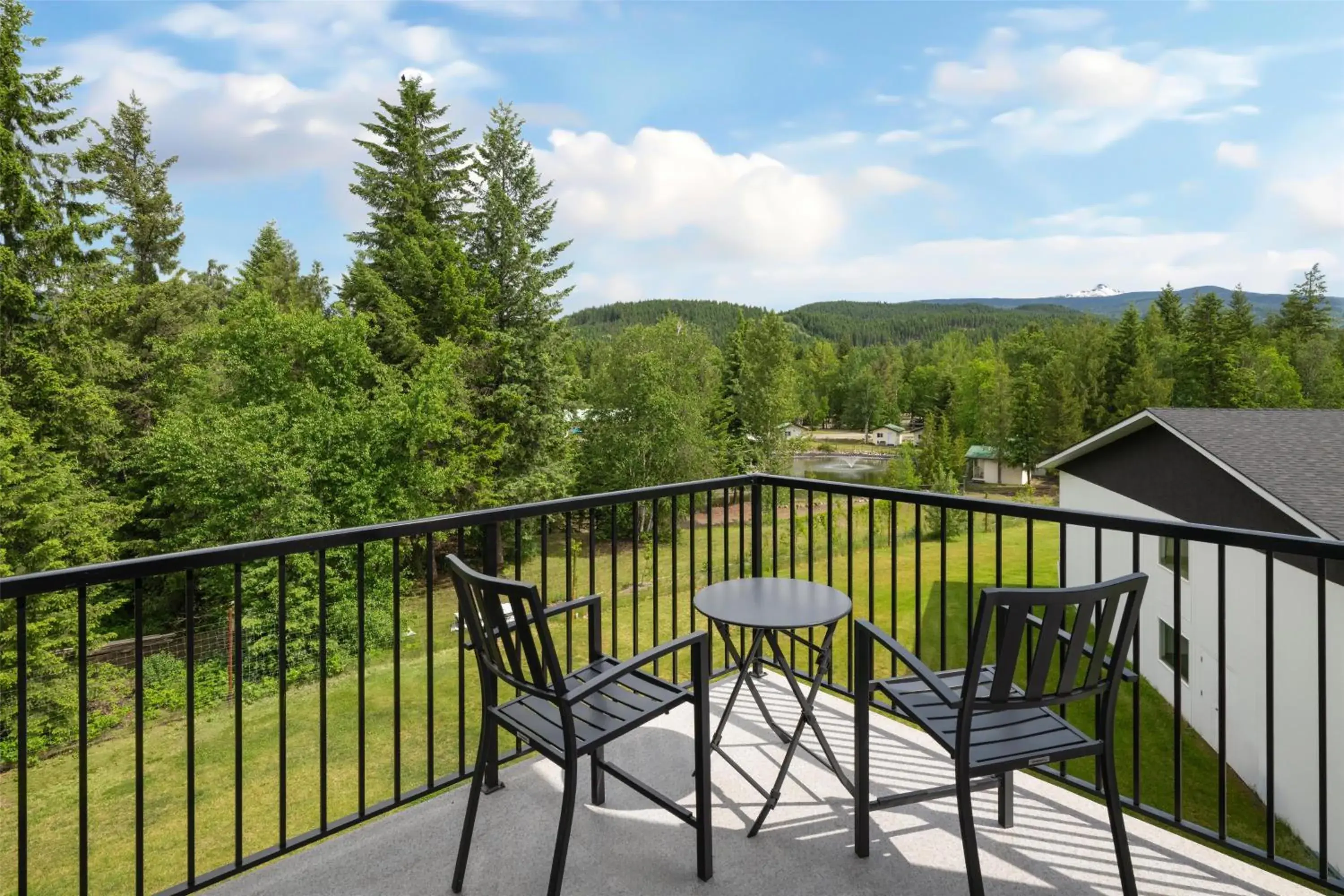 King Suite with Sofa Bed and Balcony in Best Western Plus Gateway to the Falls King Suite with Sofa Bed and Balcony in Best Western Plus Gateway to the Falls