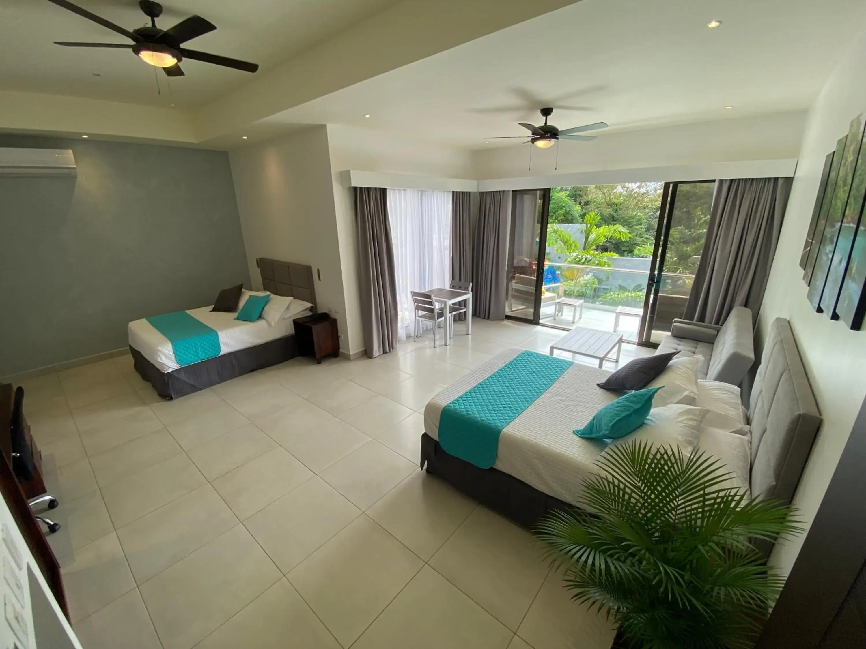 Premium Quadruple Room in Hotel Naoz Premium Quadruple Room in Hotel Naoz