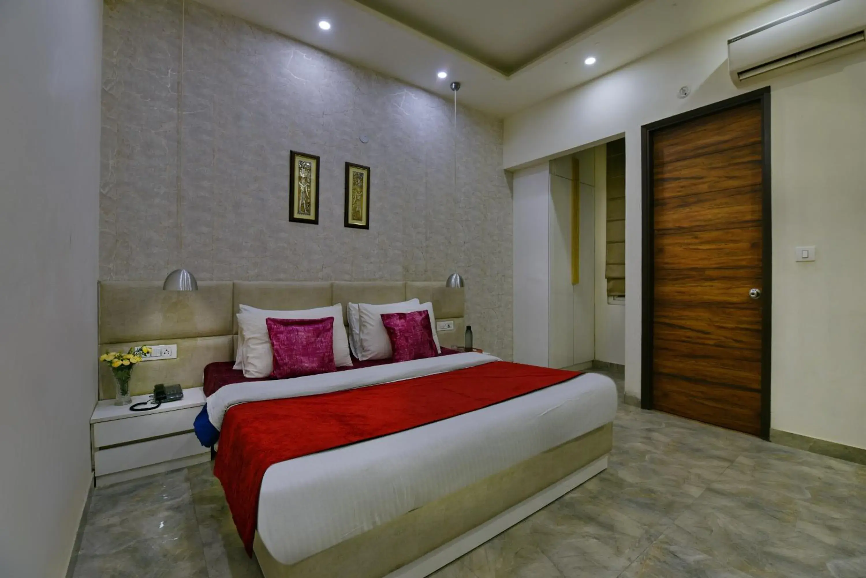 Deluxe Double Room in Hotel Fortune Inn By F9 Hotels Deluxe Double Room in Hotel Fortune Inn By F9 Hotels