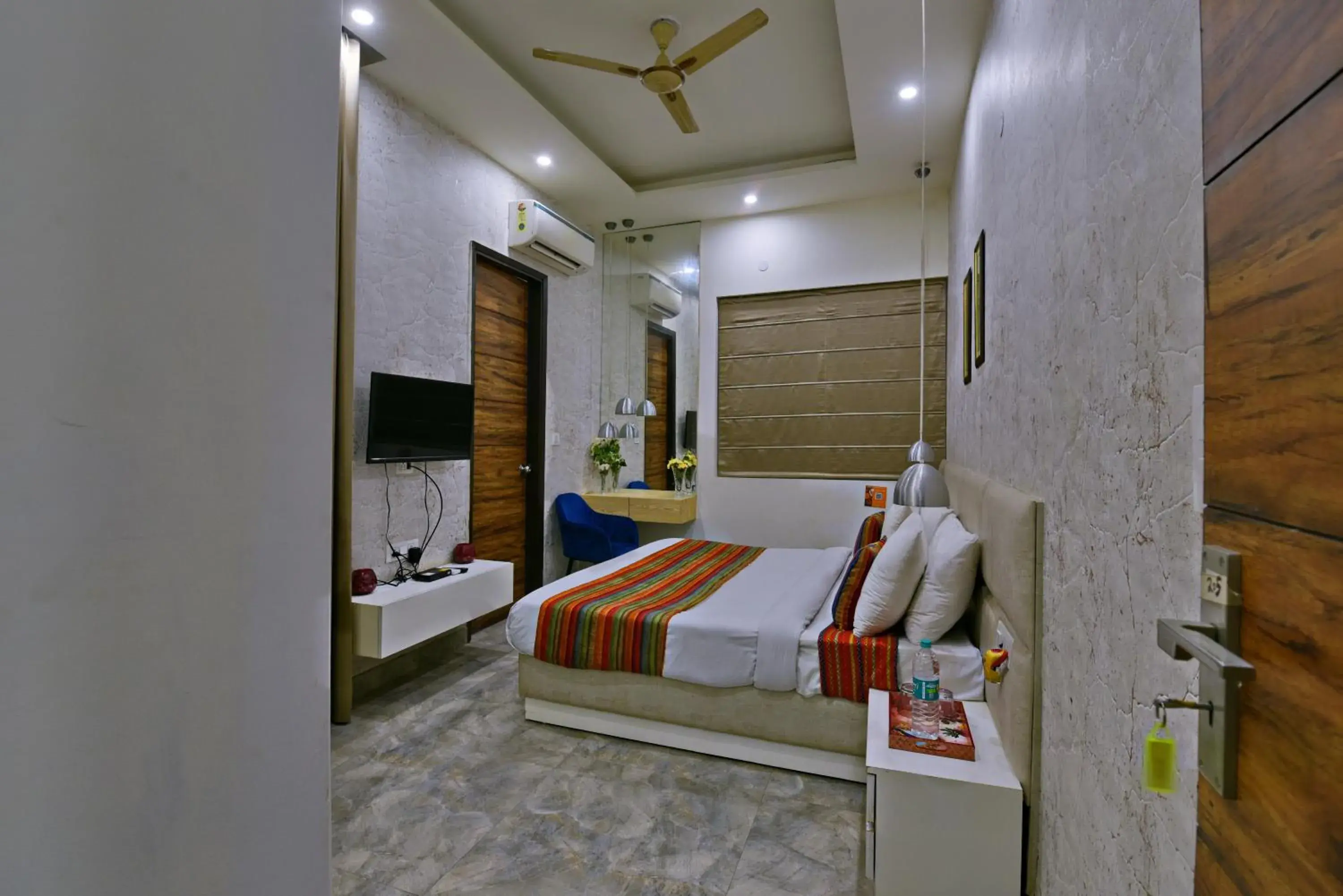 Deluxe Double Room with Balcony in Hotel Fortune Inn By F9 Hotels Deluxe Double Room with Balcony in Hotel Fortune Inn By F9 Hotels