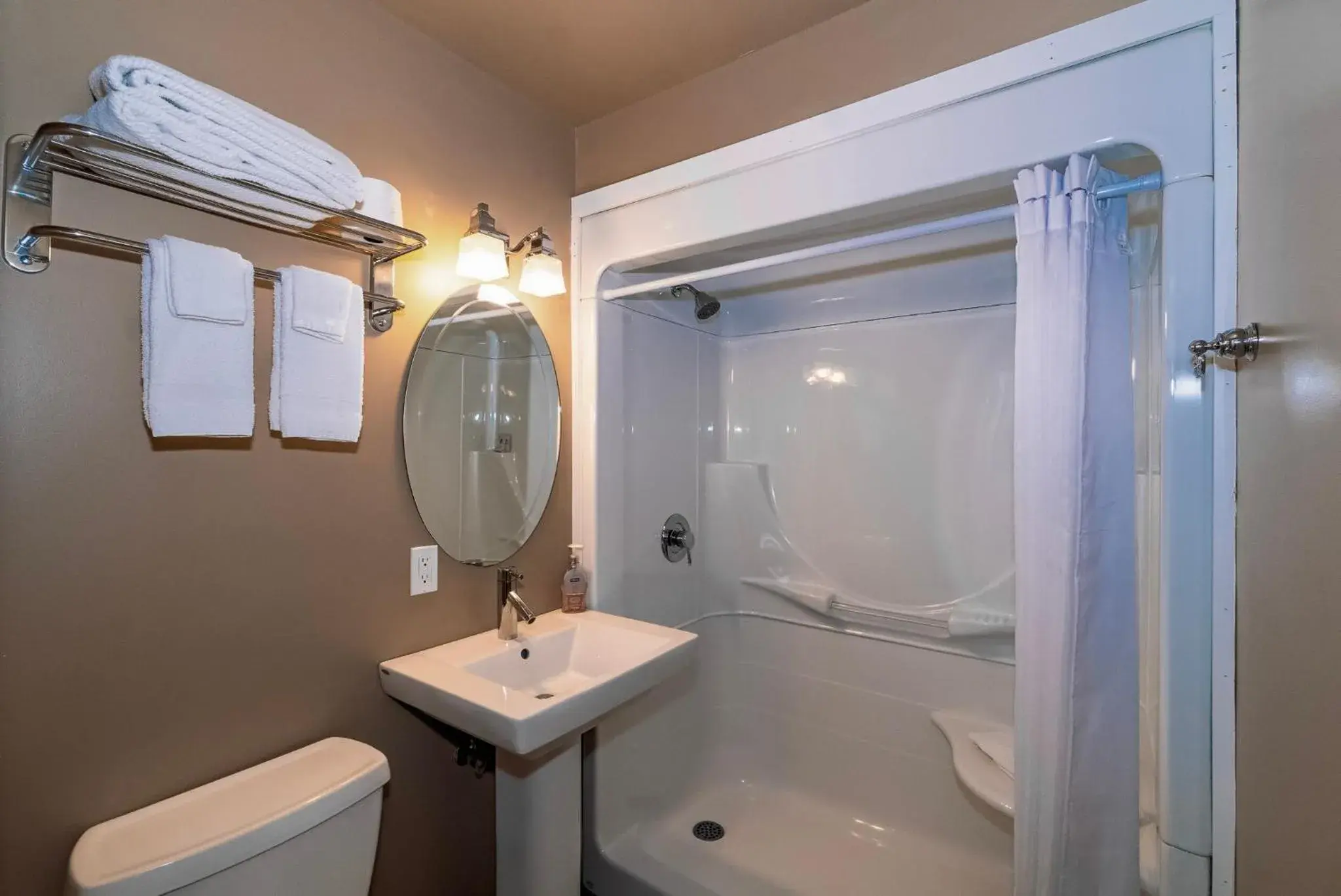 King Room in 3 Pines Lodge Muskoka King Room in 3 Pines Lodge Muskoka