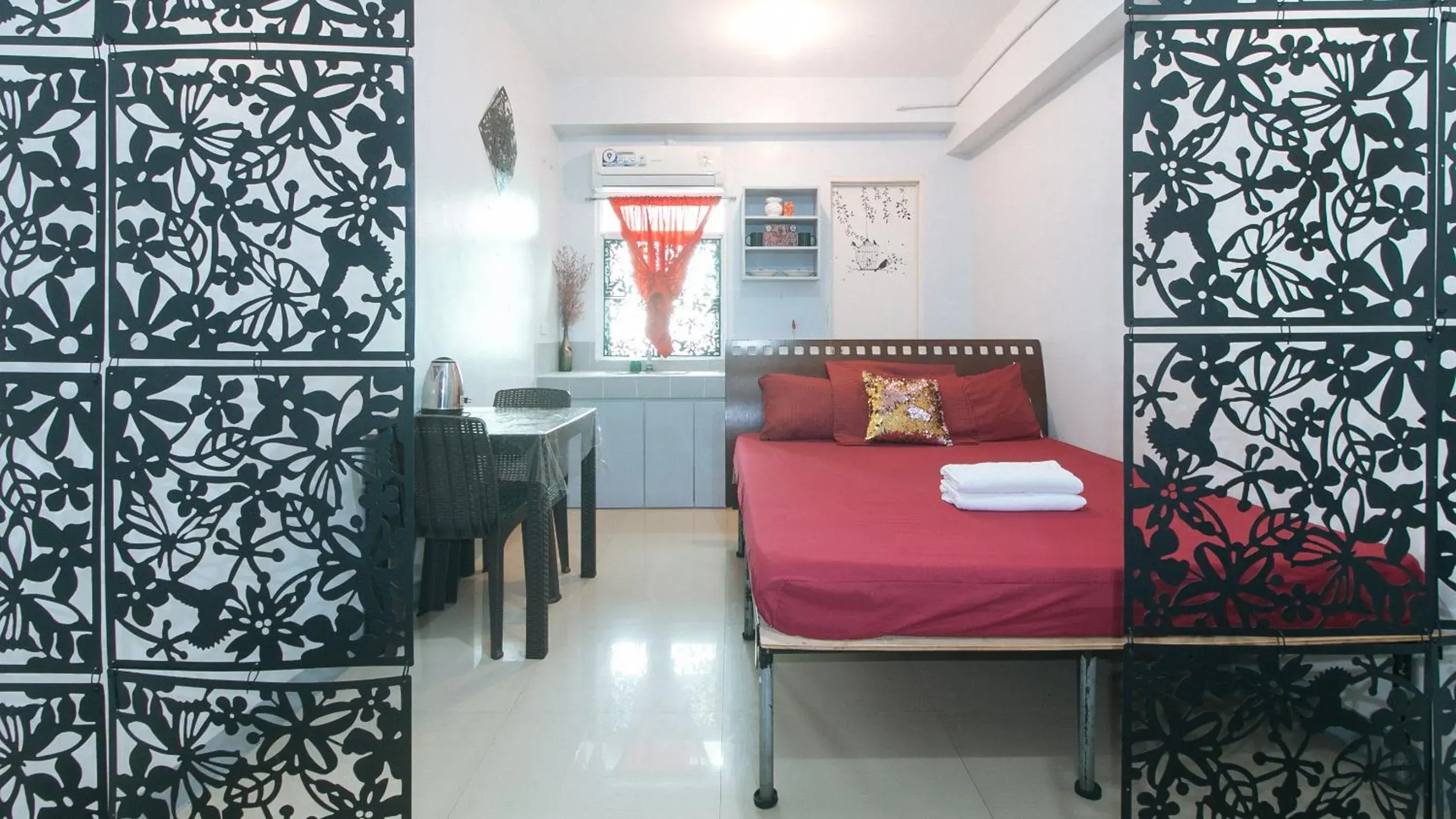 Budget Backpackers Transient House near NAIA by RedDoorz Budget Backpackers Transient House near NAIA by RedDoorz