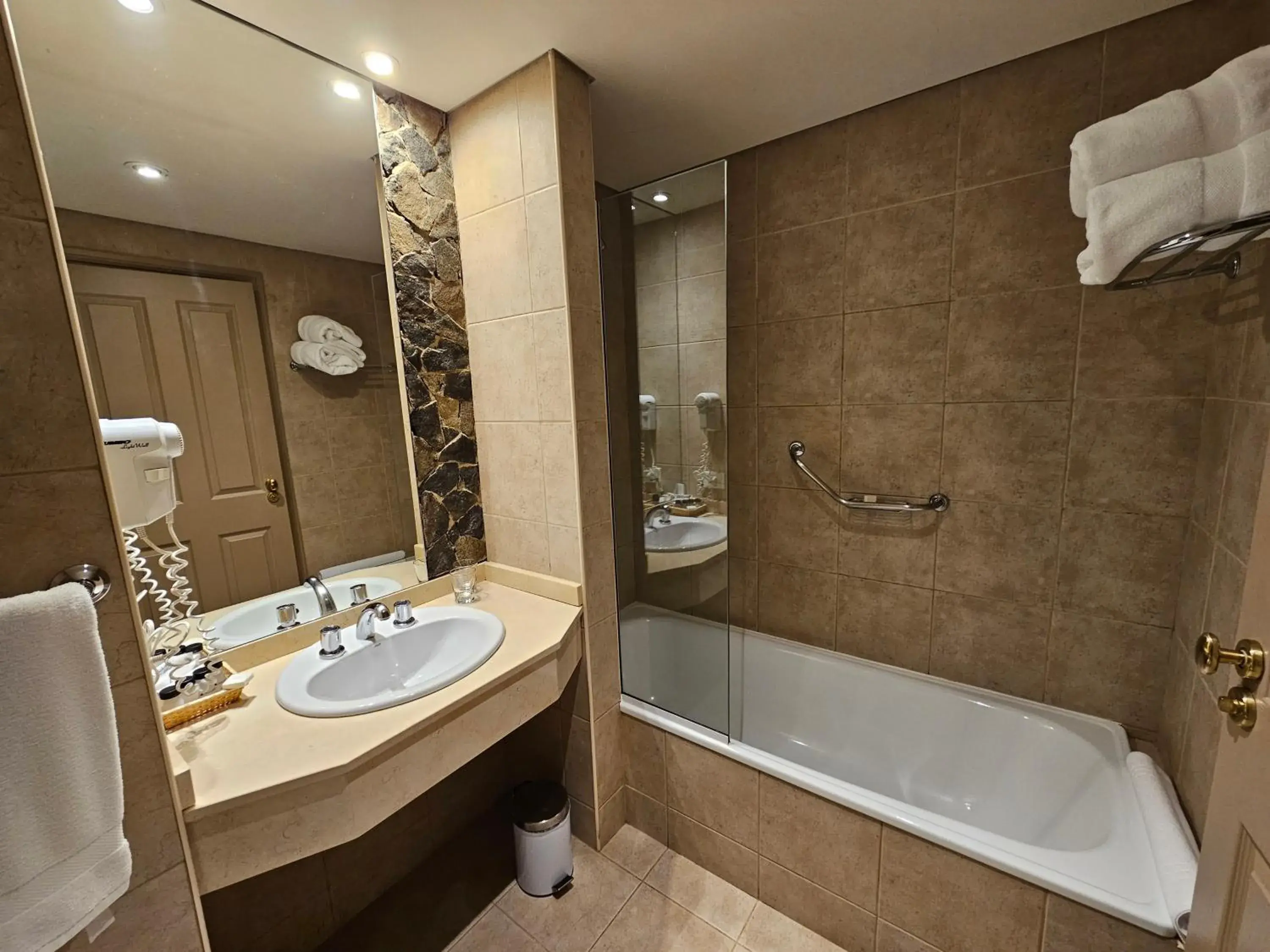 Twin Room in Alto Calafate Hotel Twin Room in Alto Calafate Hotel