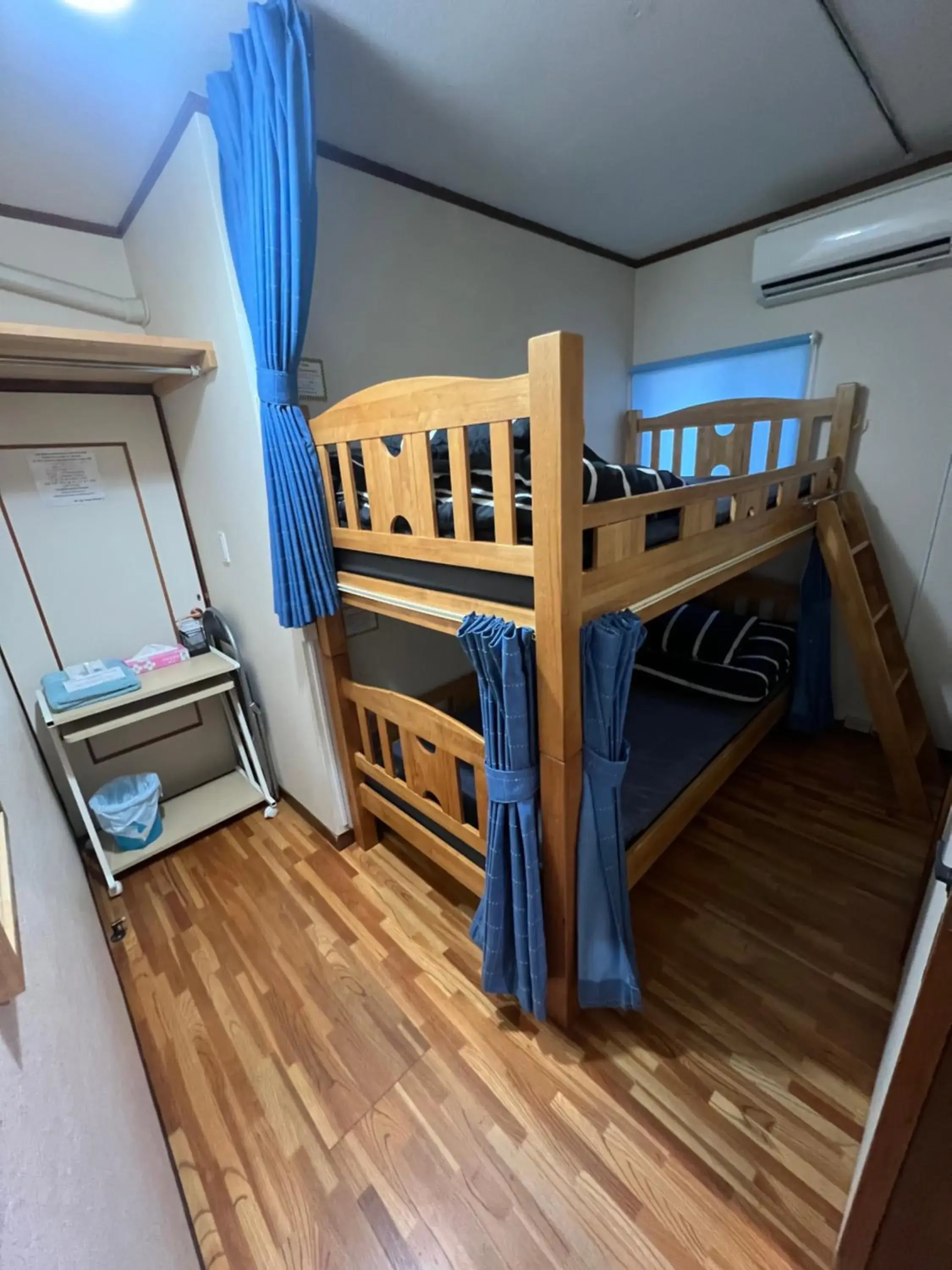 Twin Room with Bunk Beds and Shared Bathroom - single occupancy in Mt Fuji Hostel Michael's Twin Room with Bunk Beds and Shared Bathroom - single occupancy in Mt Fuji Hostel Michael's