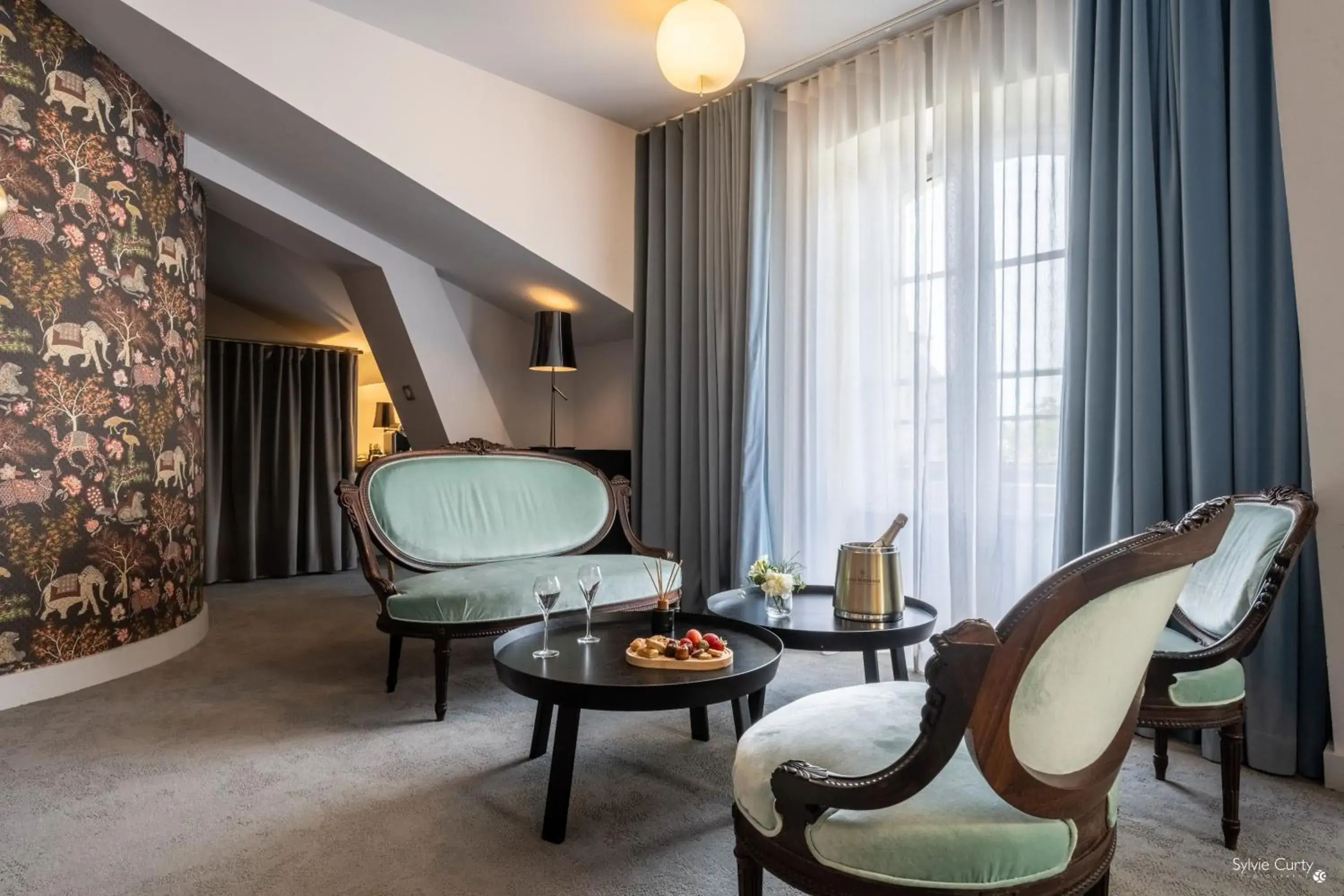 Suite "La Sirène" in Hôtel La Monnaie Arty & Spa Suite "La Sirène" in Hôtel La Monnaie Arty & Spa