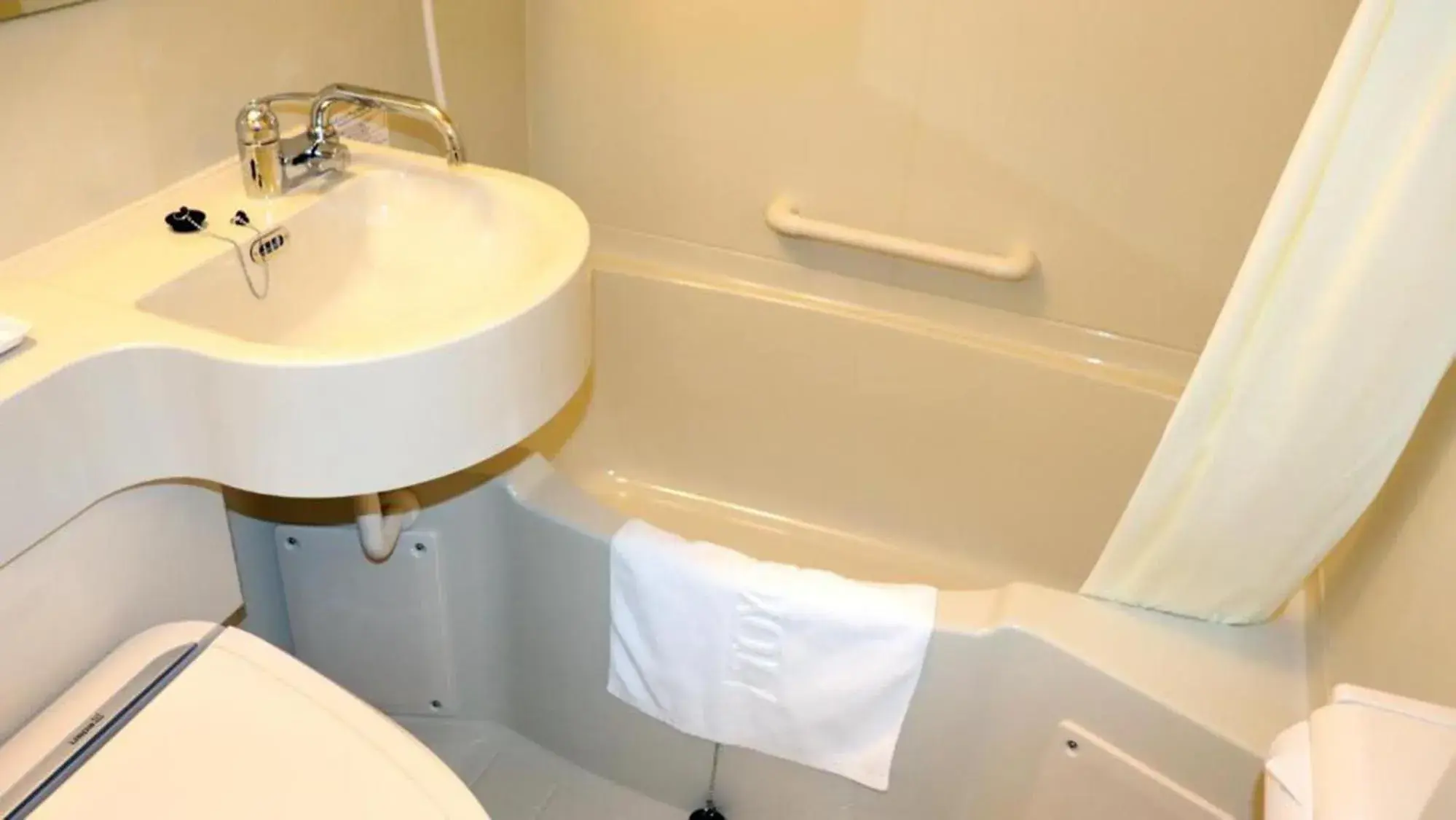 Queen Room - single occupancy - Smoking in Toyoko Inn Kintetsu Yokkaichi eki Kita guchi Queen Room - single occupancy - Smoking in Toyoko Inn Kintetsu Yokkaichi eki Kita guchi