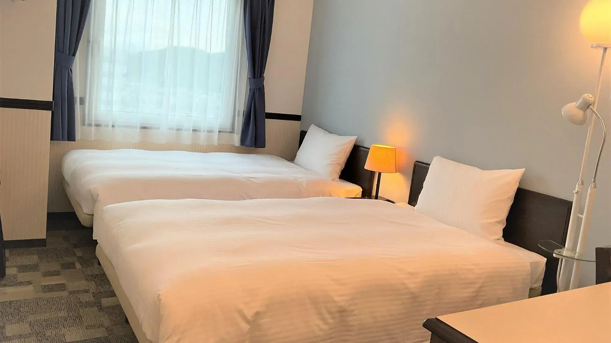 Twin Room - single occupancy - Non-Smoking in Toyoko Inn Niihama Ekimae Twin Room - single occupancy - Non-Smoking in Toyoko Inn Niihama Ekimae