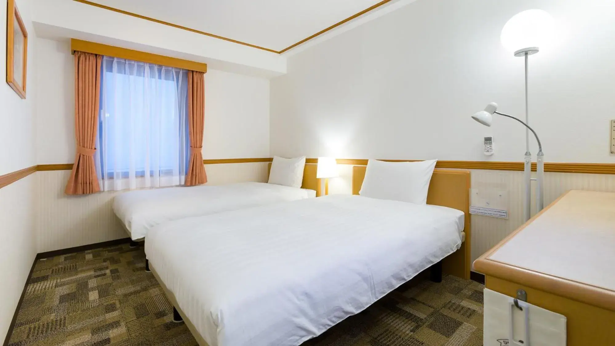 Twin Room - single occupancy - Smoking in Toyoko Inn Fukuyama-eki Shinkansen Minami-guchi Twin Room - single occupancy - Smoking in Toyoko Inn Fukuyama-eki Shinkansen Minami-guchi