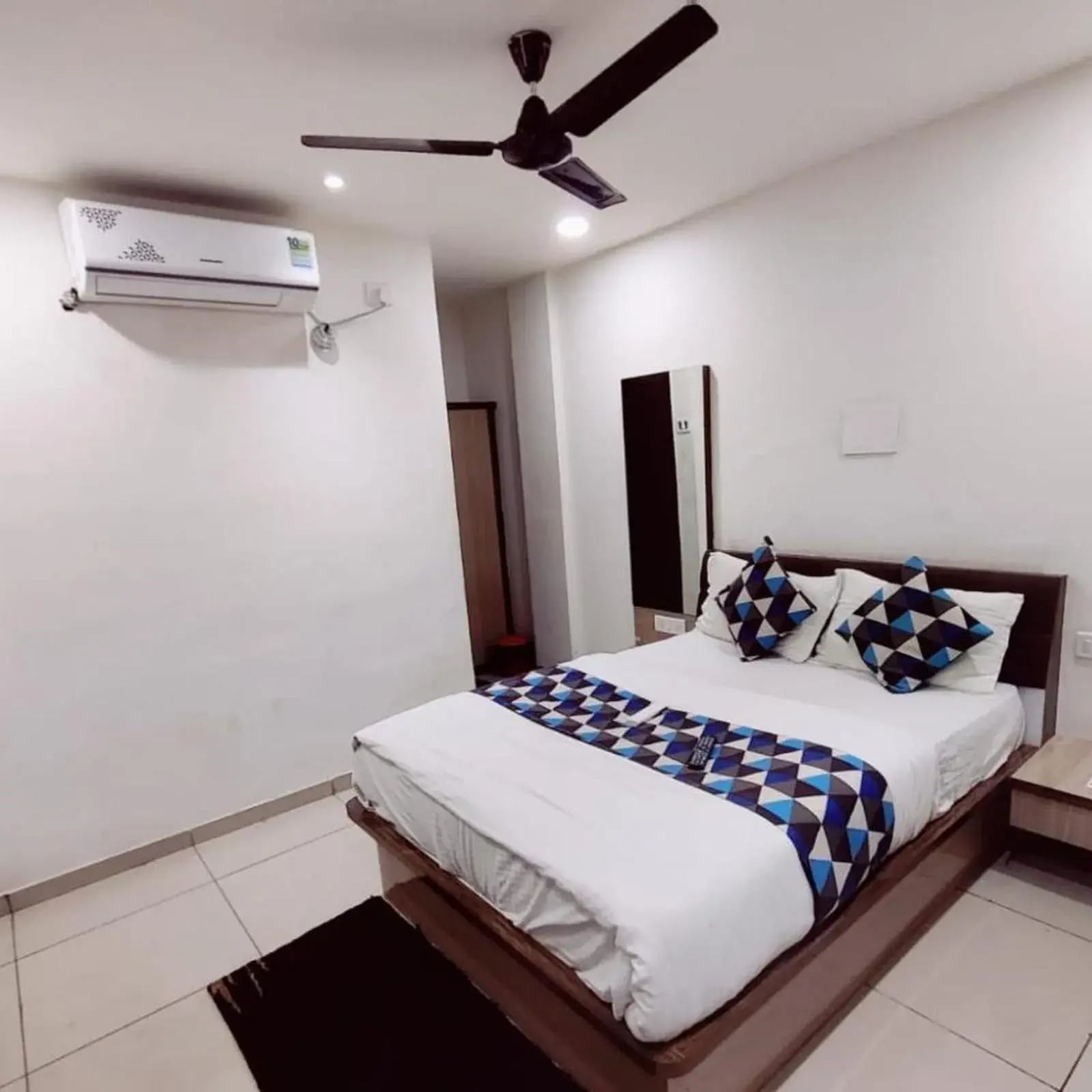 Hotel Mansarovar,Vadodara Hotel Mansarovar,Vadodara