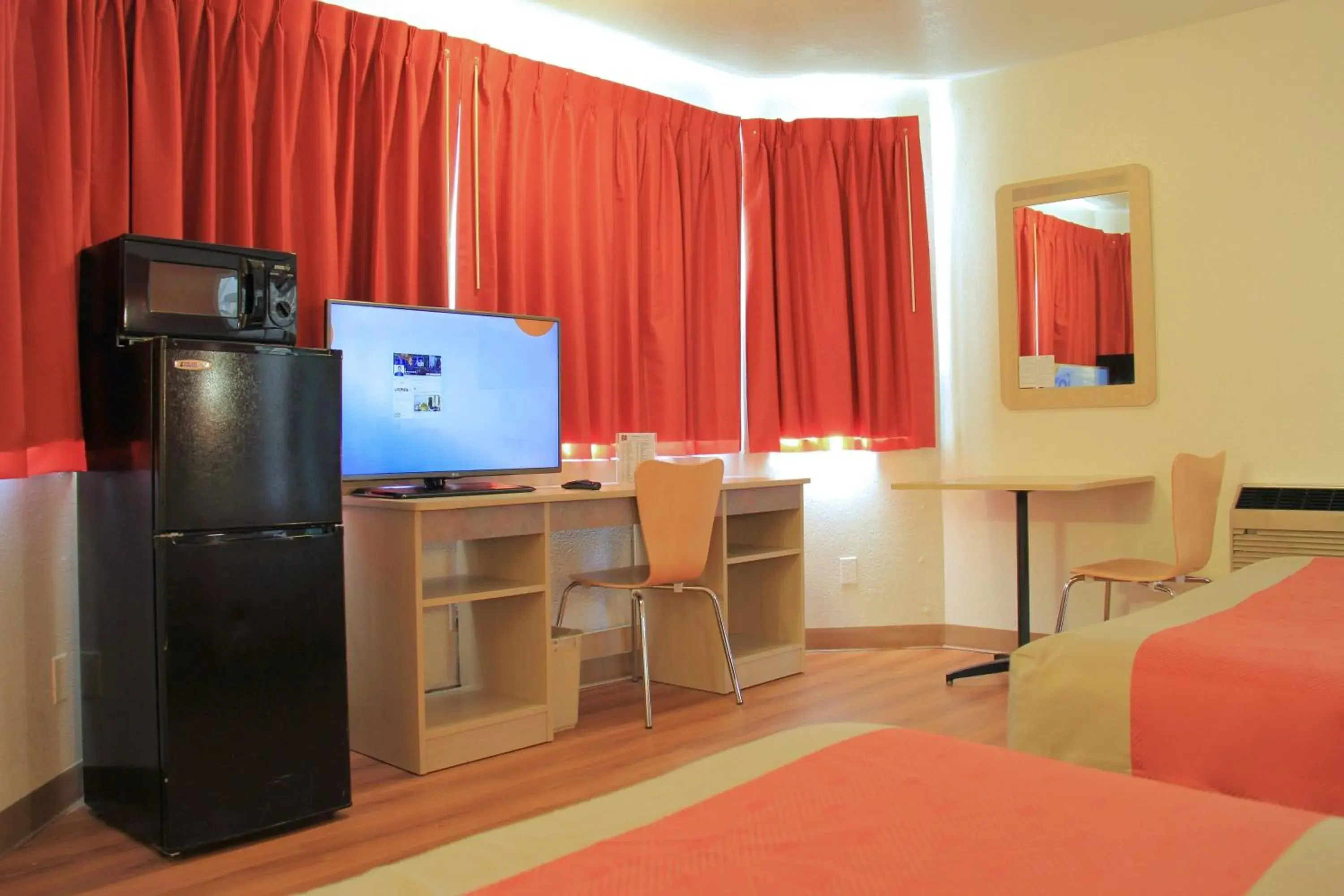 Suite - Non-Smoking in Motel 6-Enfield, CT - Hartford Suite - Non-Smoking in Motel 6-Enfield, CT - Hartford