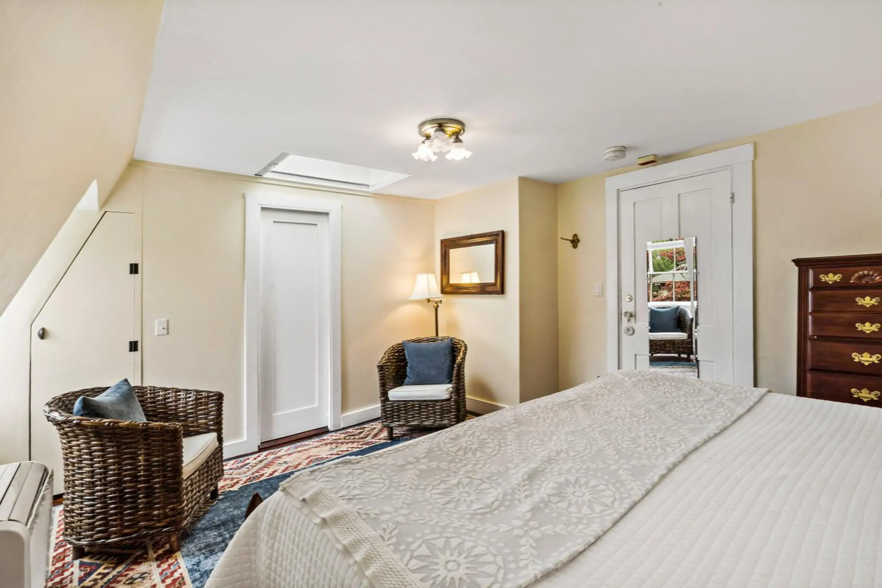 King Room in Marshall Slocum Inn King Room in Marshall Slocum Inn