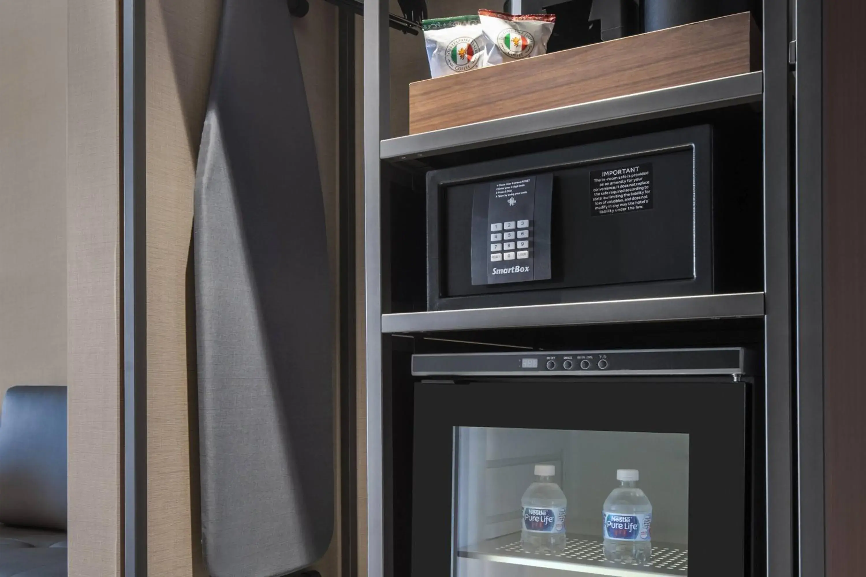 Queen Room with Two Queen Beds and Capitol View in AC Hotel by Marriott Washington DC Capitol Hill Navy Yard Queen Room with Two Queen Beds and Capitol View in AC Hotel by Marriott Washington DC Capitol Hill Navy Yard