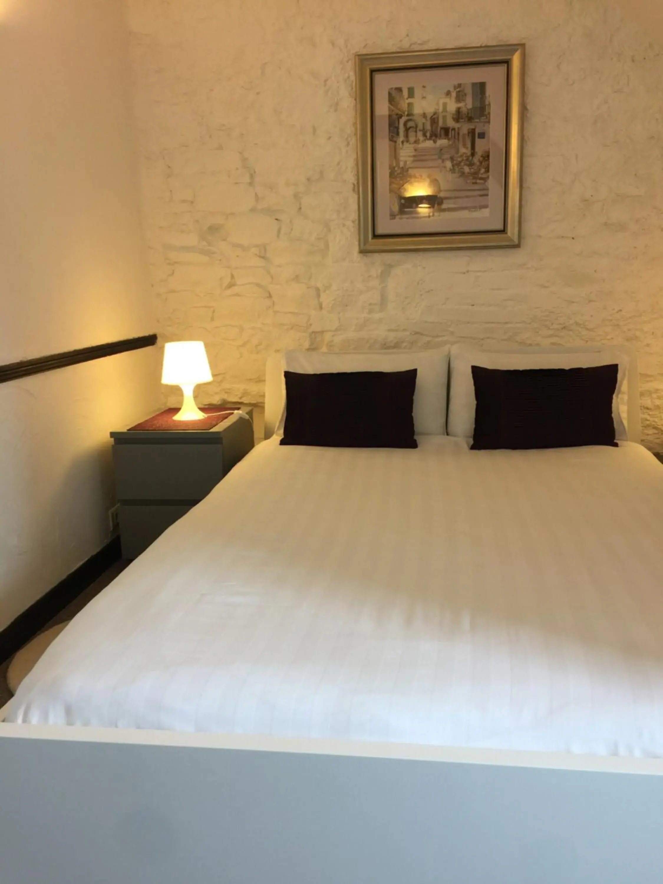 Two-Bedroom Family Suite with Private Bathroom in Au Bon Accueil Two-Bedroom Family Suite with Private Bathroom in Au Bon Accueil